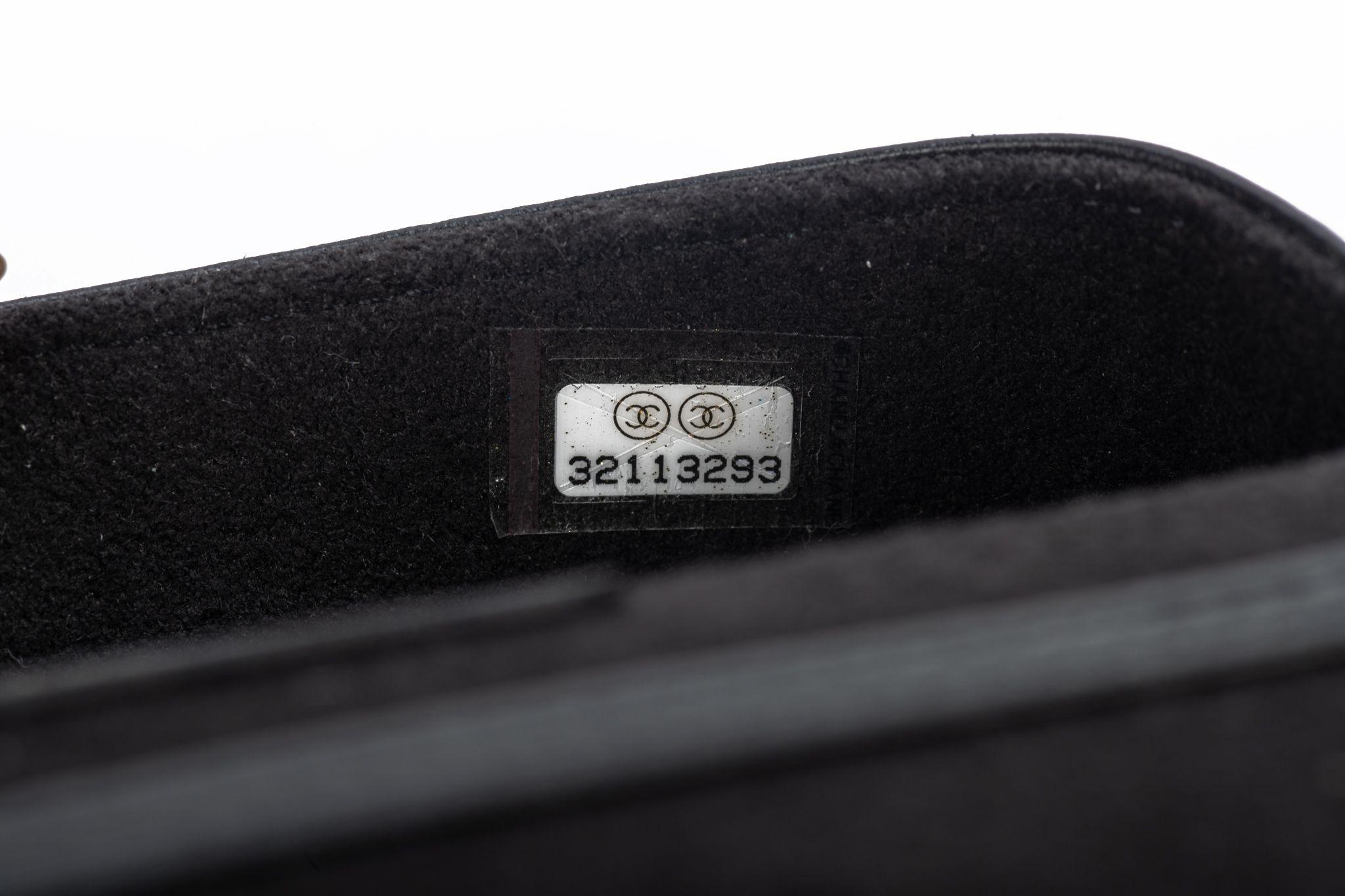 Chanel BNIB Schwarze Sonnenbrille Etui /Tasche im Angebot 3