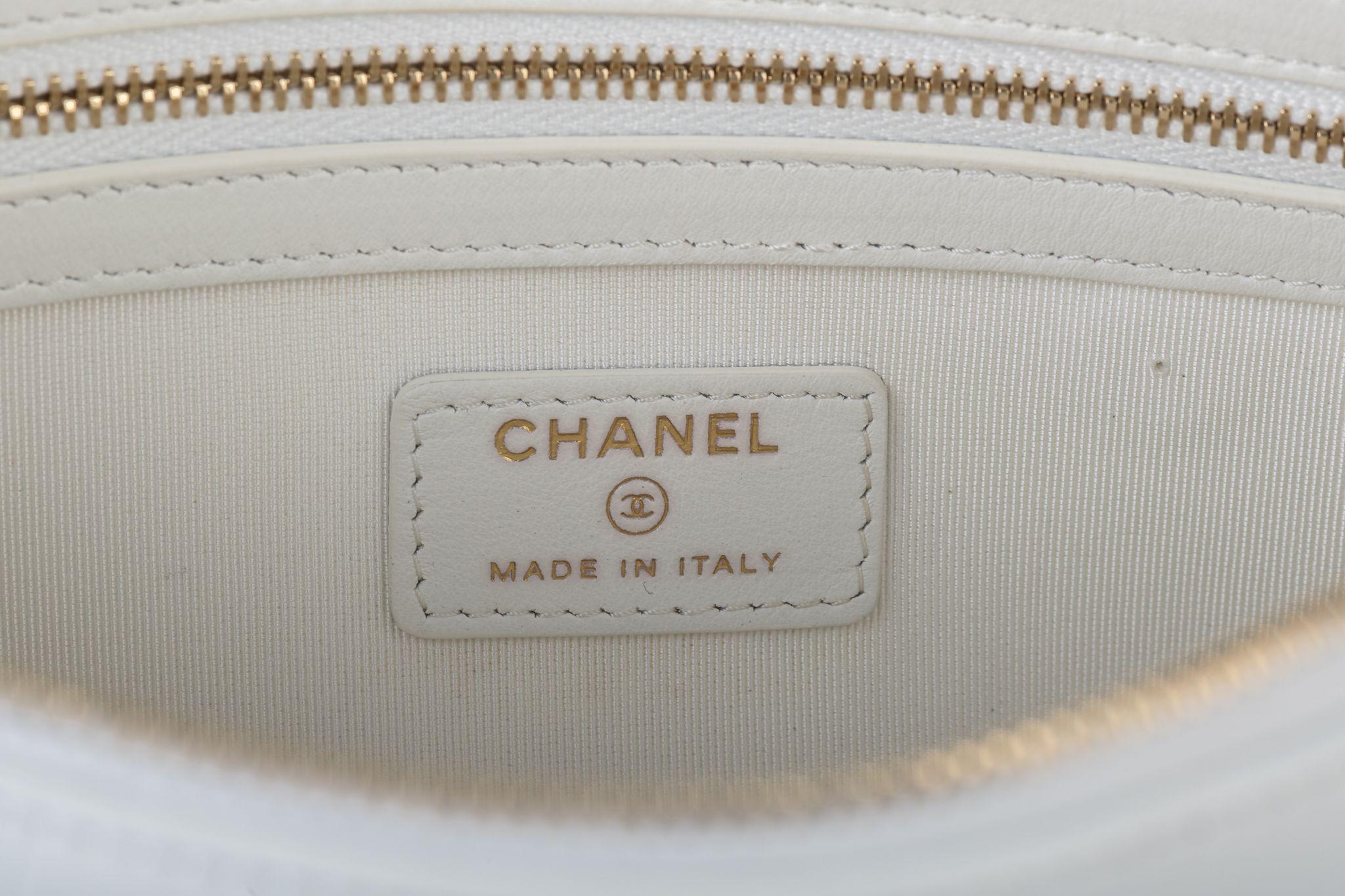 Chanel BNIB White Croc Print Clutch 3