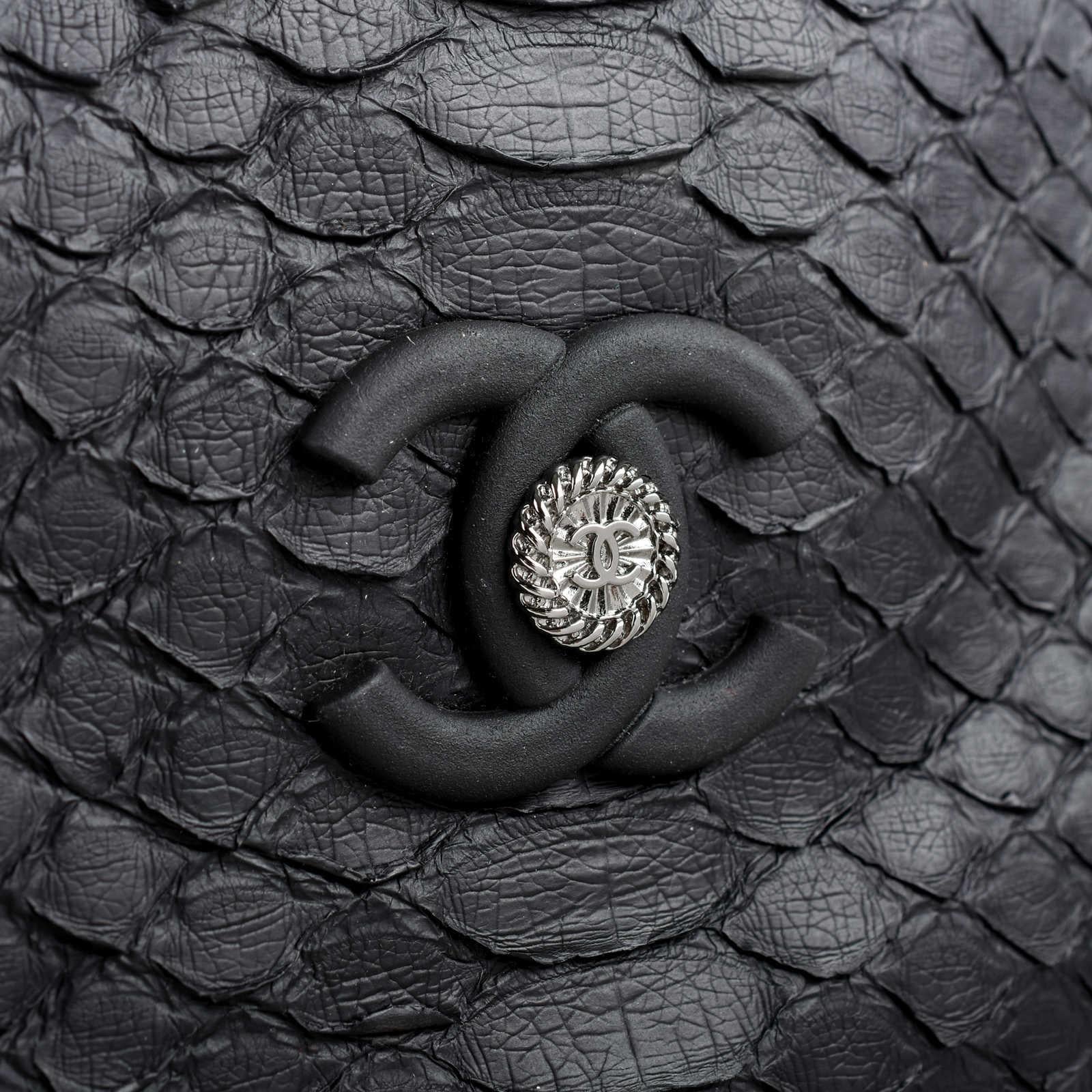 Chanel Boating Python Large Classic Shopper Zippered Expandable Tote Bon état - En vente à Miami, FL
