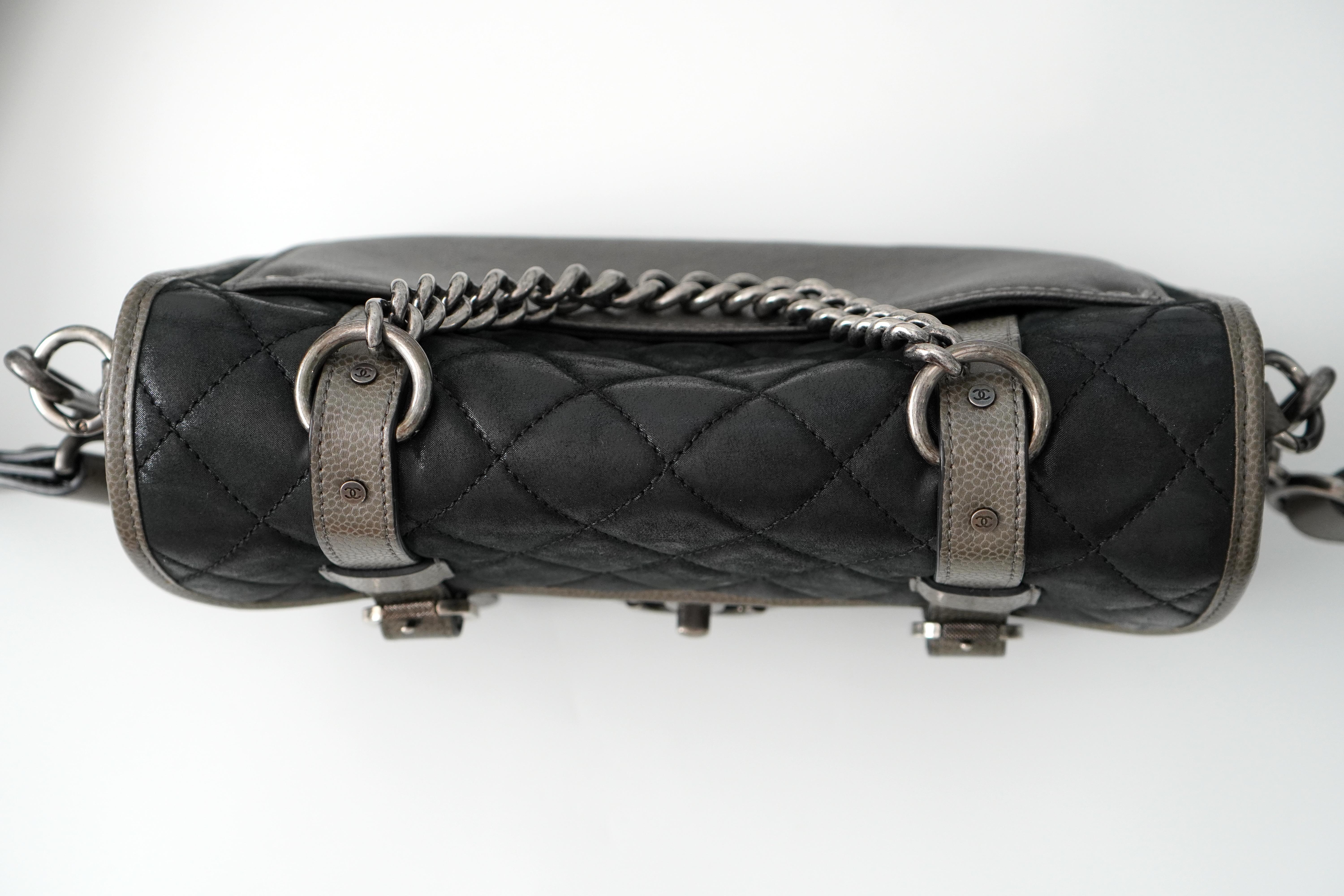Chanel Bombay Messenger Bag für die Rückkehr zur Schule für Damen oder Herren im Angebot