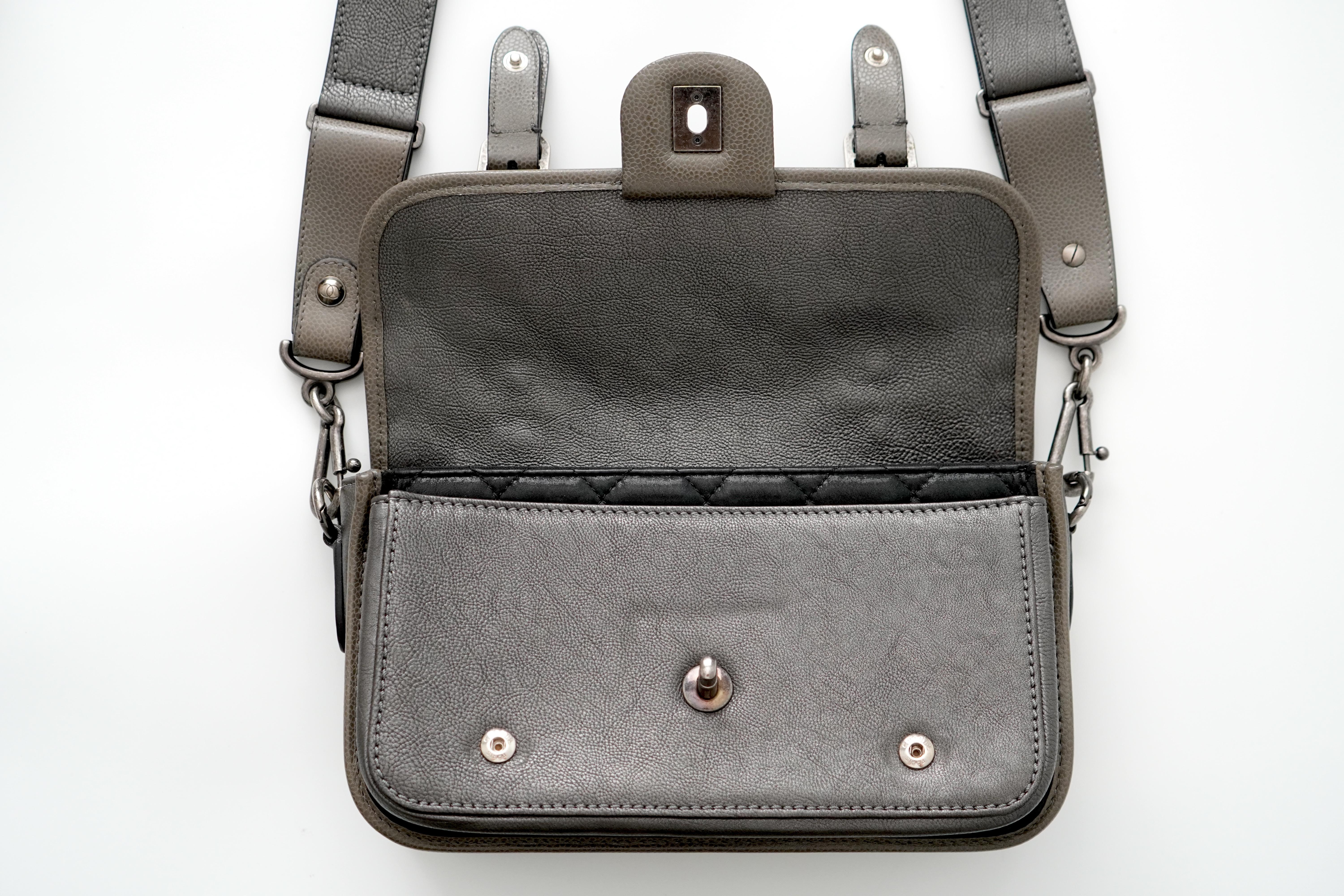 Chanel Bombay Messenger Bag für die Rückkehr zur Schule im Angebot 1