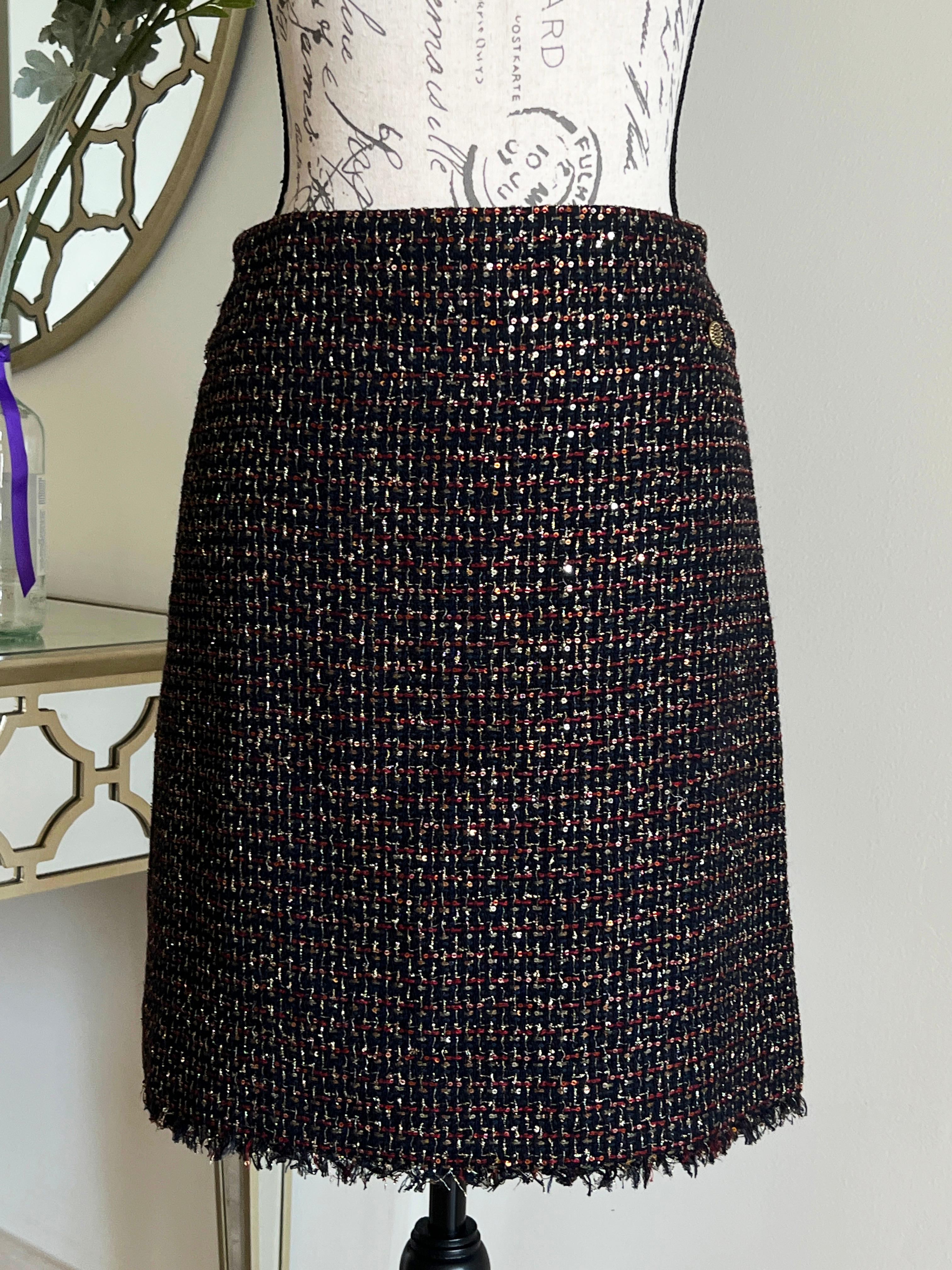 Chanel Bombay Electric Shimmer Lesage Tweed Skirt In New Condition In Dubai, AE