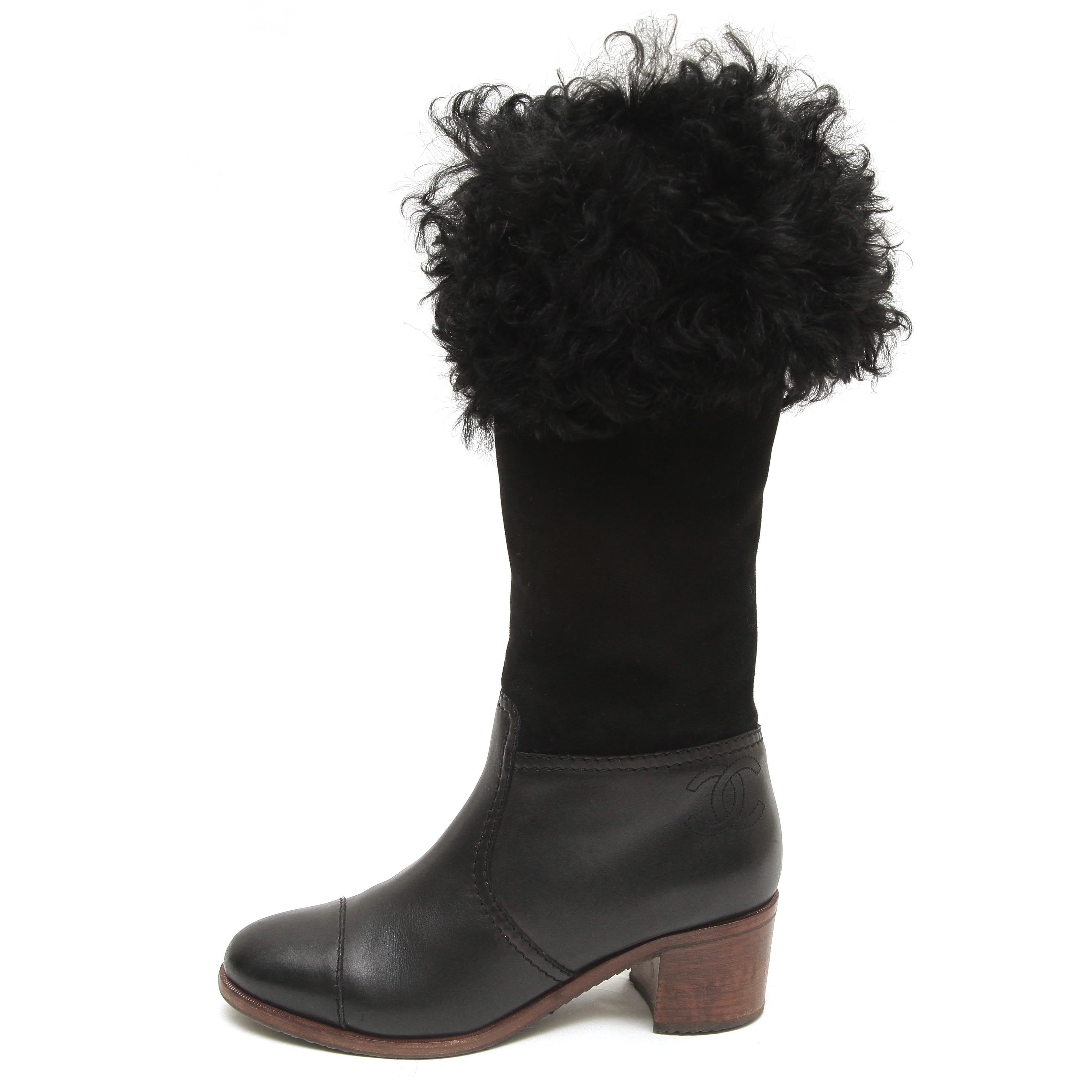 CHANEL Black Boots Suede Leather Mid-Calf Fur CC Cap Toe Block Sz 40 2015 15B In Good Condition For Sale In Hollywood, FL