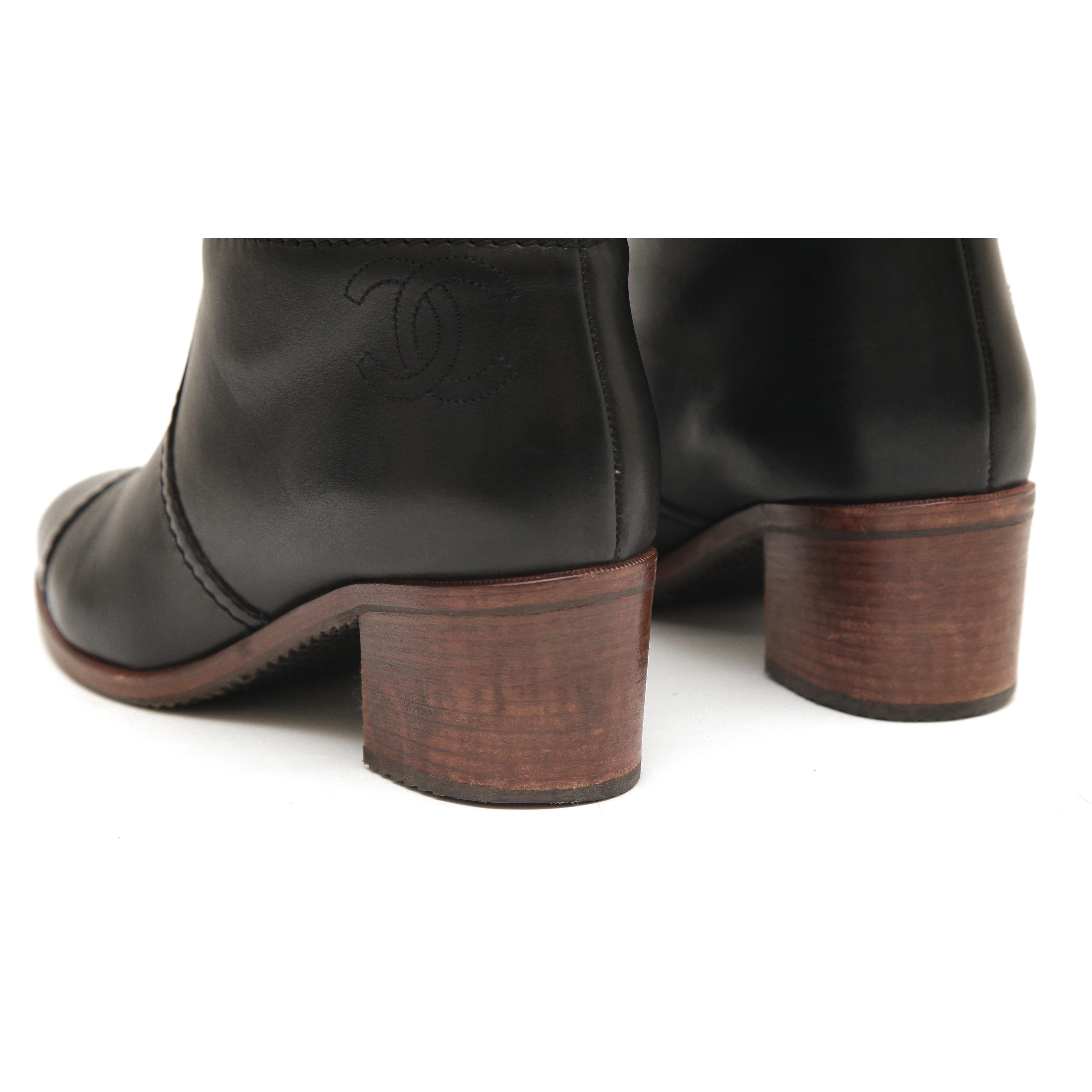 CHANEL Black Boots Suede Leather Mid-Calf Fur CC Cap Toe Block Sz 40 2015 15B For Sale 4