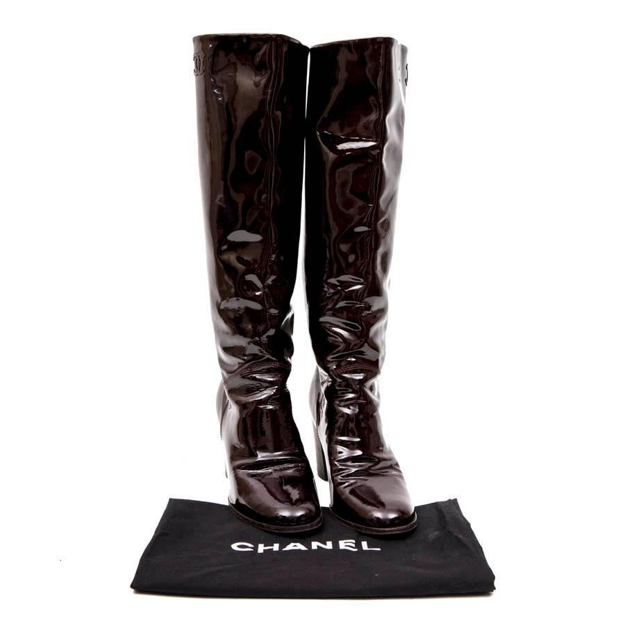 CHANEL Boots in Plum Patent Leather Size 38.5FR 2