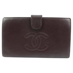 Chanel - Portefeuille à rabat bifold en cuir caviar bordeaux avec logo CC, 42ck224