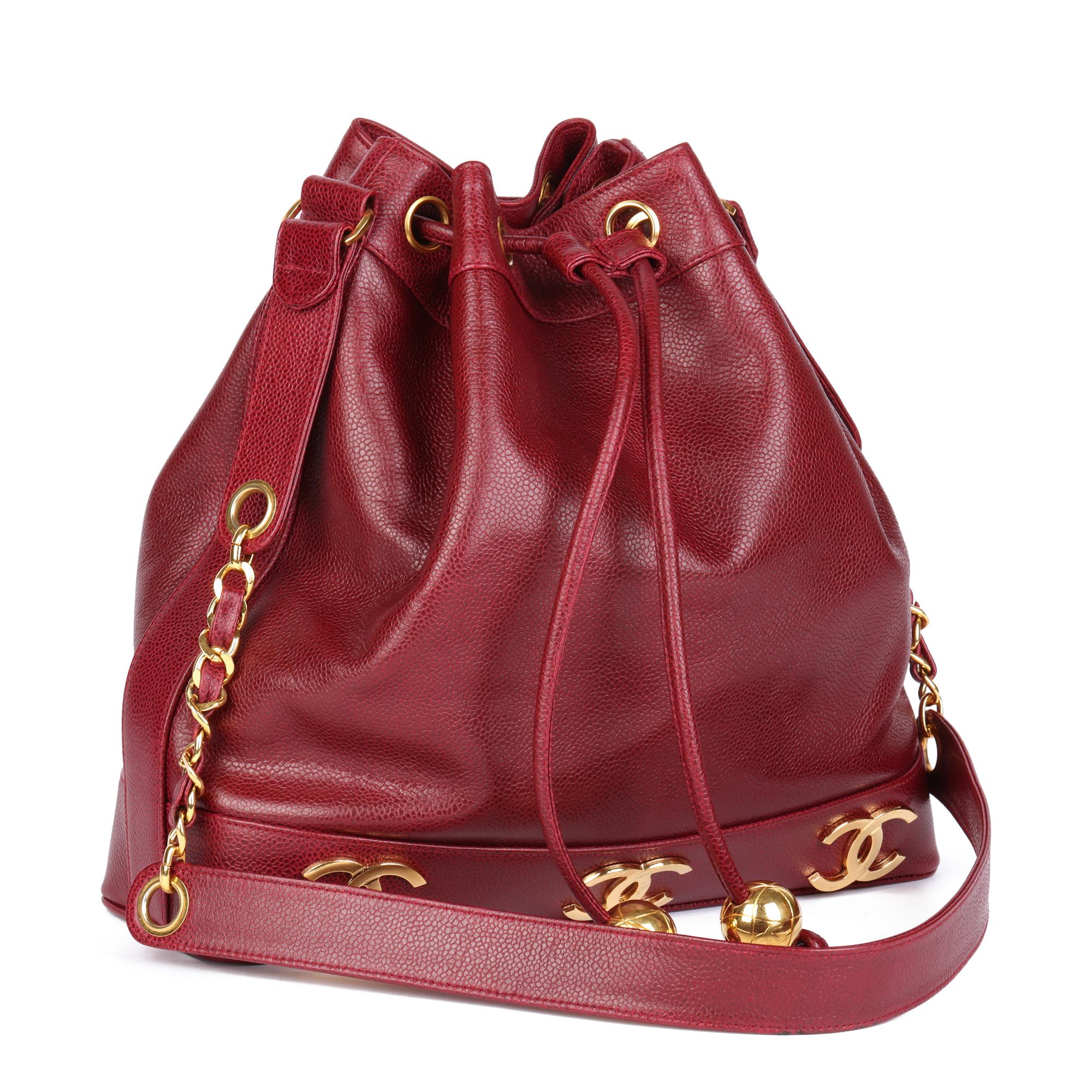 CHANEL
Bordeaux Caviar Leather Vintage Classic Logo Trim Bucket Bag with Pouch

Serial Number: 2950500
Age (Circa): 1992
Accompanied By: Interior Pouch
Authenticity Details: Serial Sticker (Made in Italy)
Gender: Ladies
Type: Shoulder

Colour: