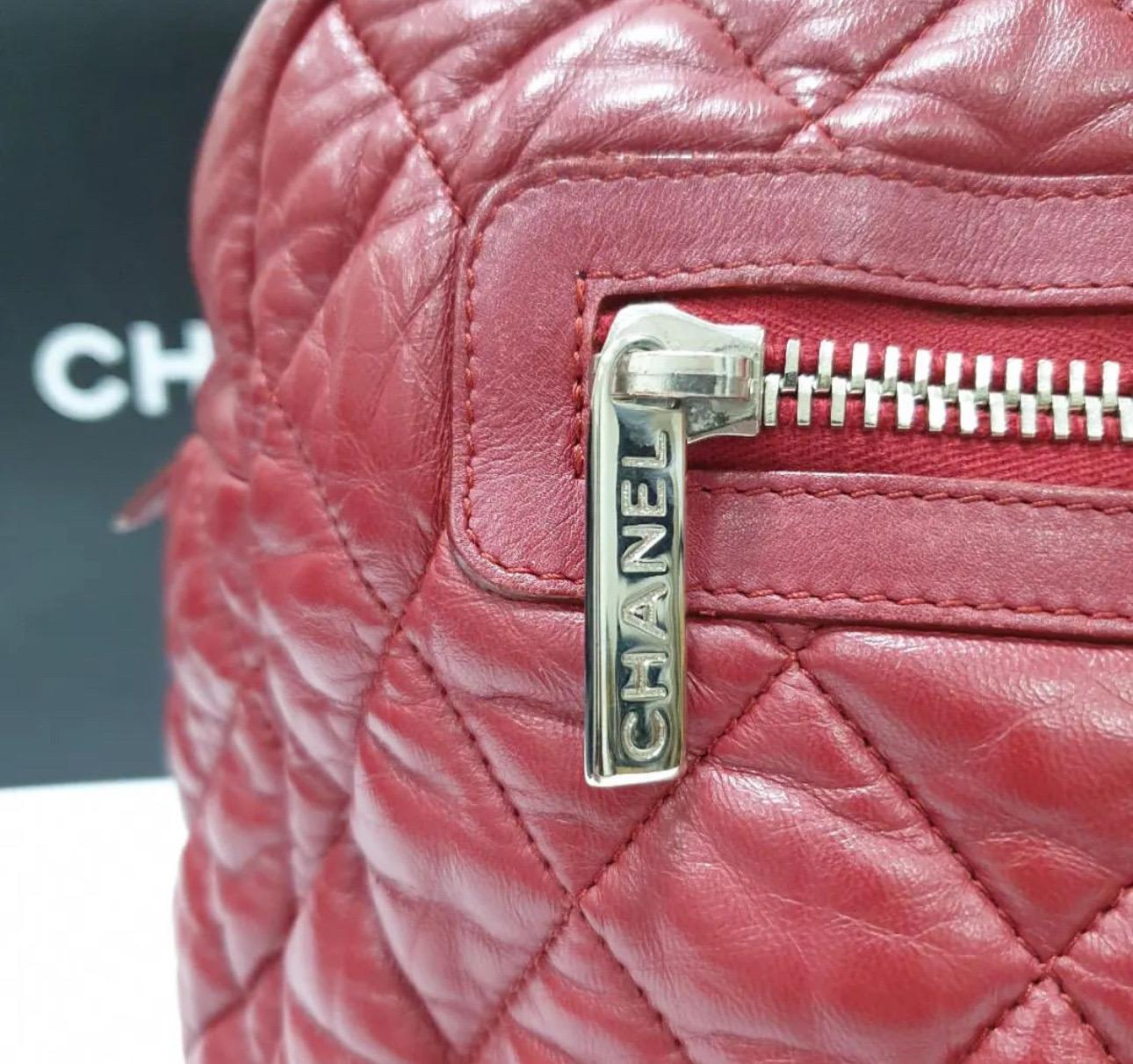CHANEL Bordeaux Leather Matelasse Boston Bag  In Good Condition For Sale In Krakow, PL