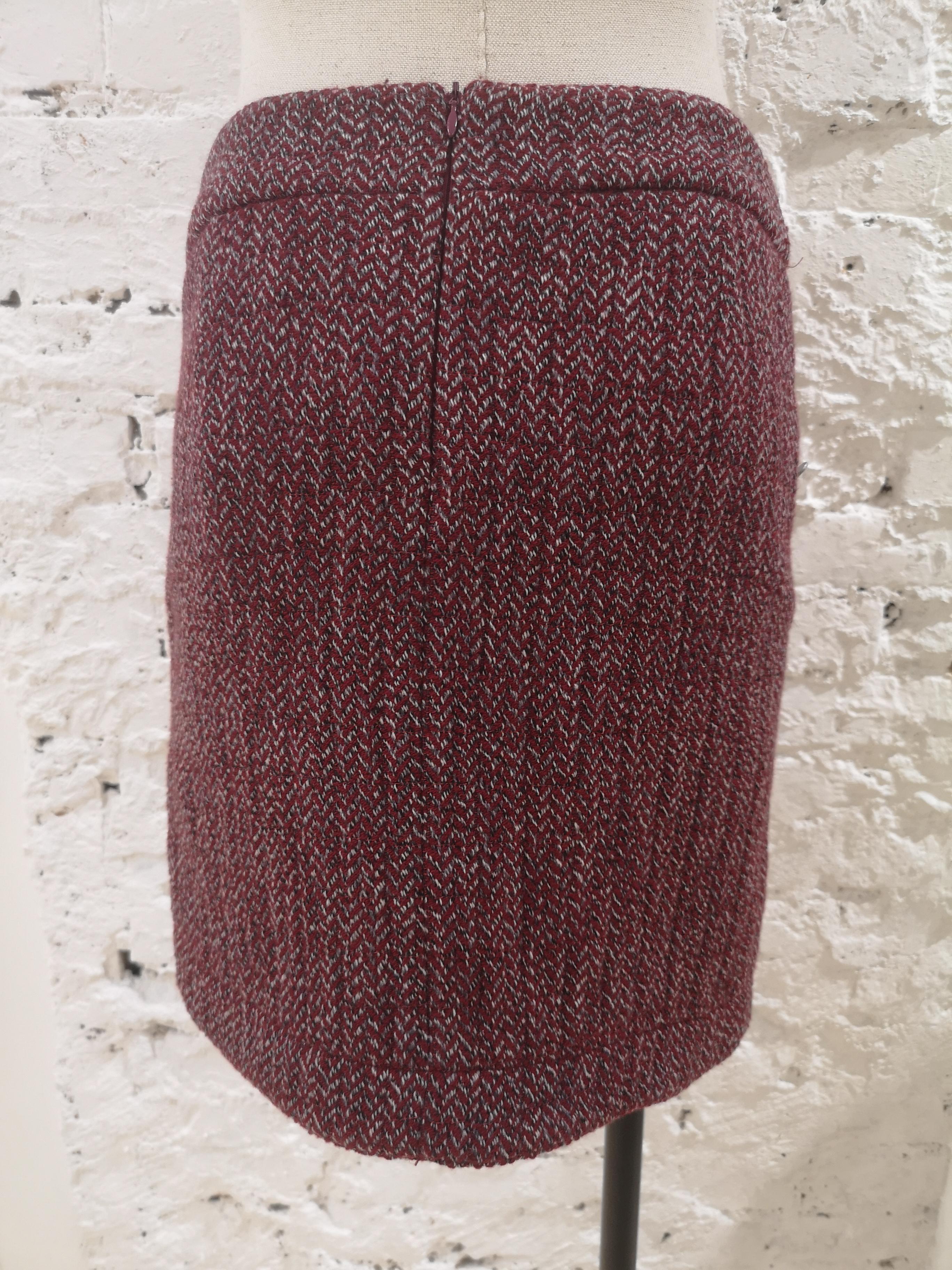 Chanel bordeaux wool skirt 
measurements: waist 80 cm * lenght 46 cm
Size FR 38