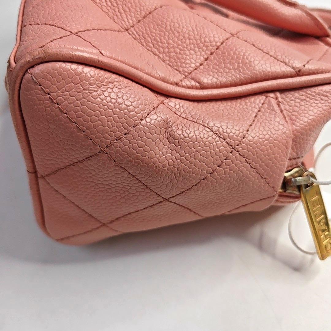 Chanel Boston Bowling Bag Petit sac à main en cuir caviar rose en vente 6
