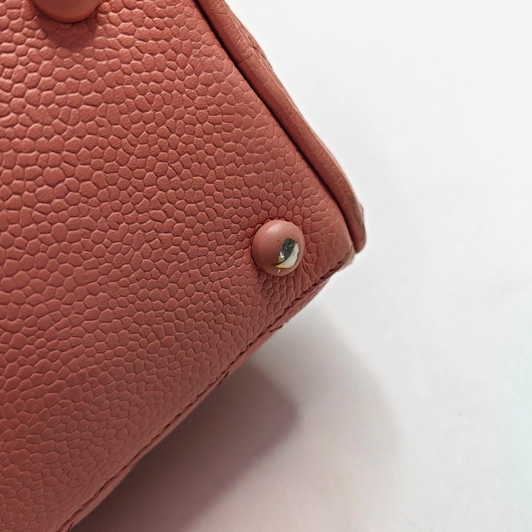Chanel Boston Bowling Bag Petit sac à main en cuir caviar rose en vente 9
