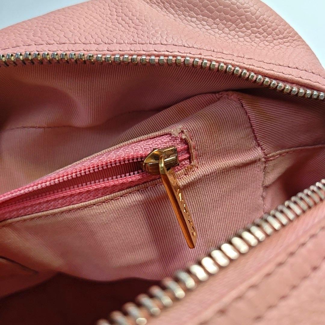 Chanel Boston Bowling Bag Petit sac à main en cuir caviar rose en vente 15