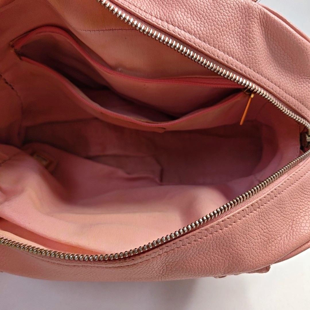 Chanel Boston Bowling Bag Petit sac à main en cuir caviar rose en vente 1