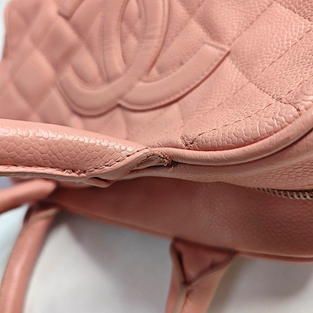 Chanel Boston Bowling Bag Petit sac à main en cuir caviar rose en vente 4