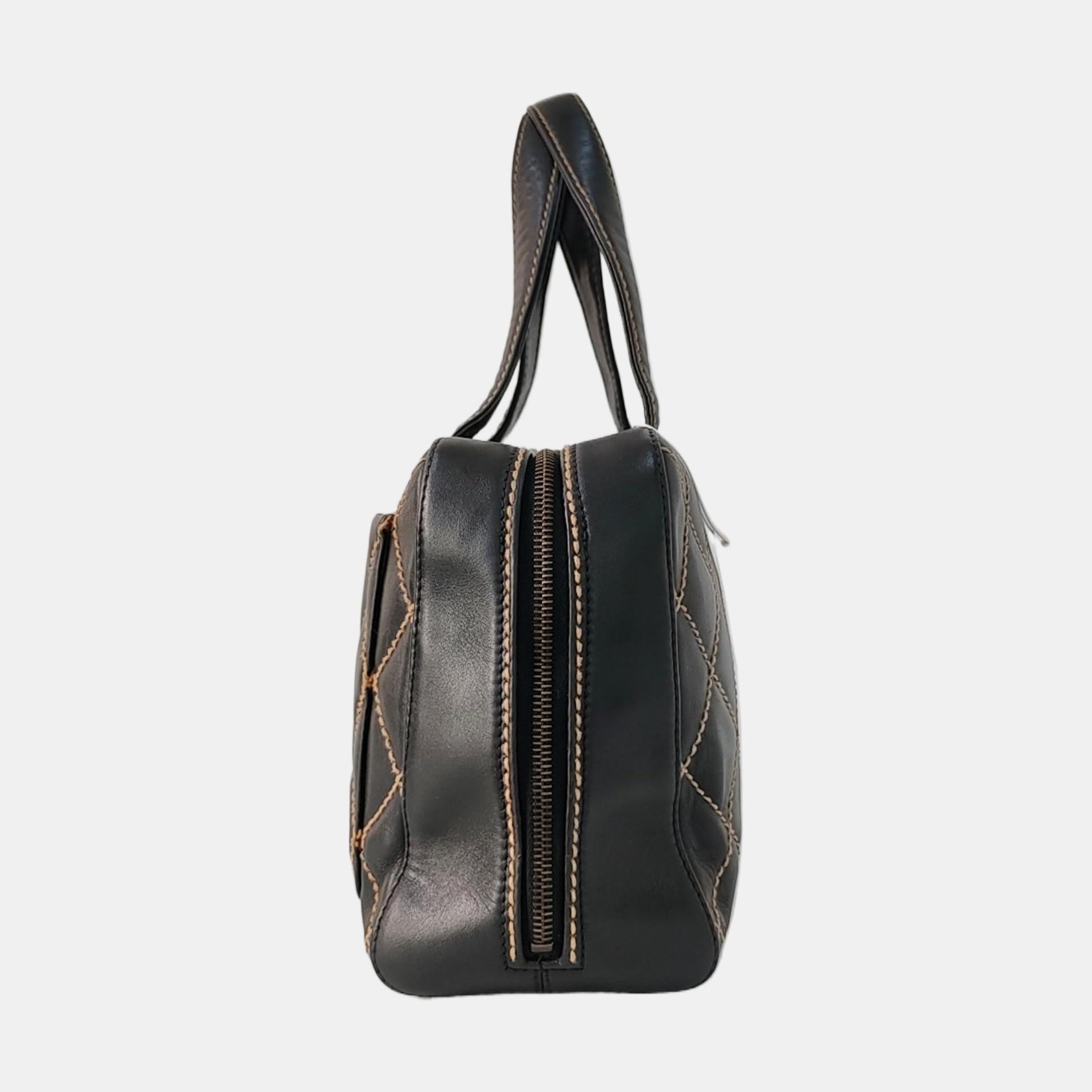 Chanel Boston Wild Stitch Black Top Handle Zip Opening Bag In condizioni buone in vendita a AUBERVILLIERS, FR