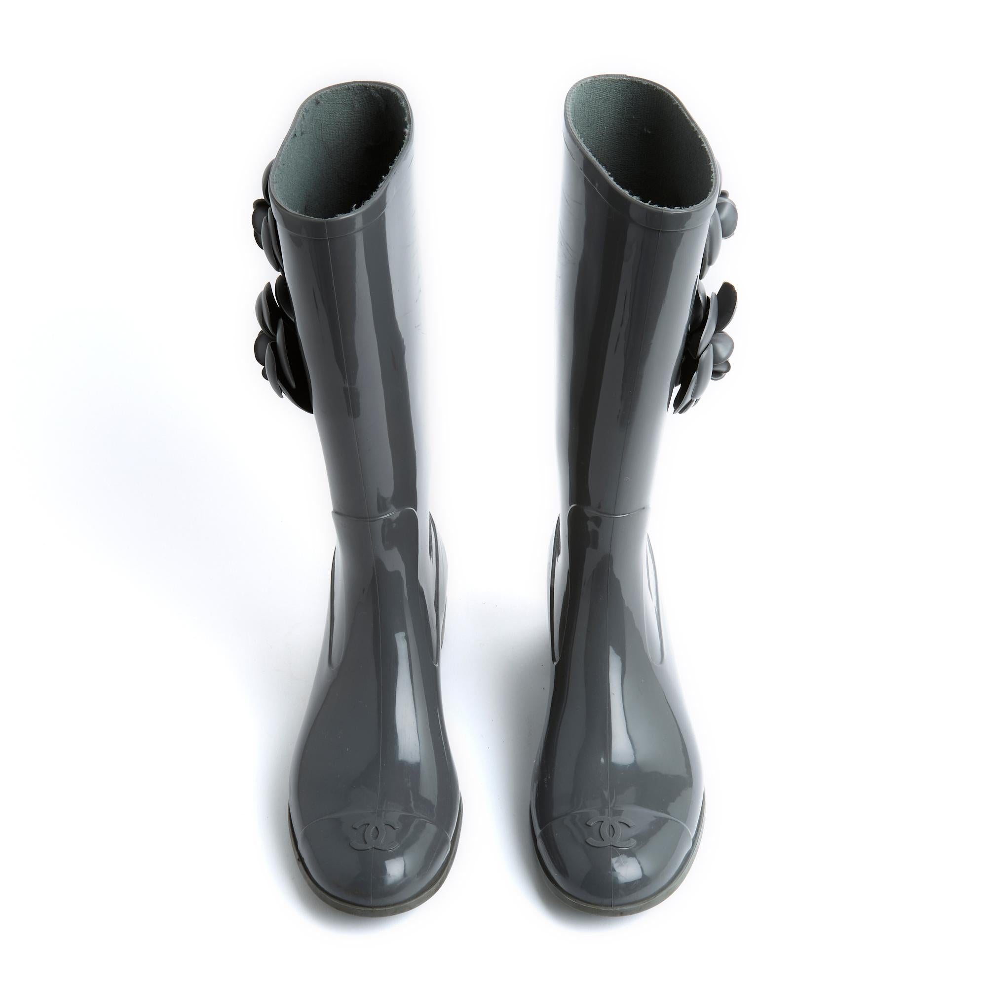 Women's or Men's Chanel Bottes de pluie Camelia EU39 Grey Camelia Rain Boots UK6 US8.5 For Sale