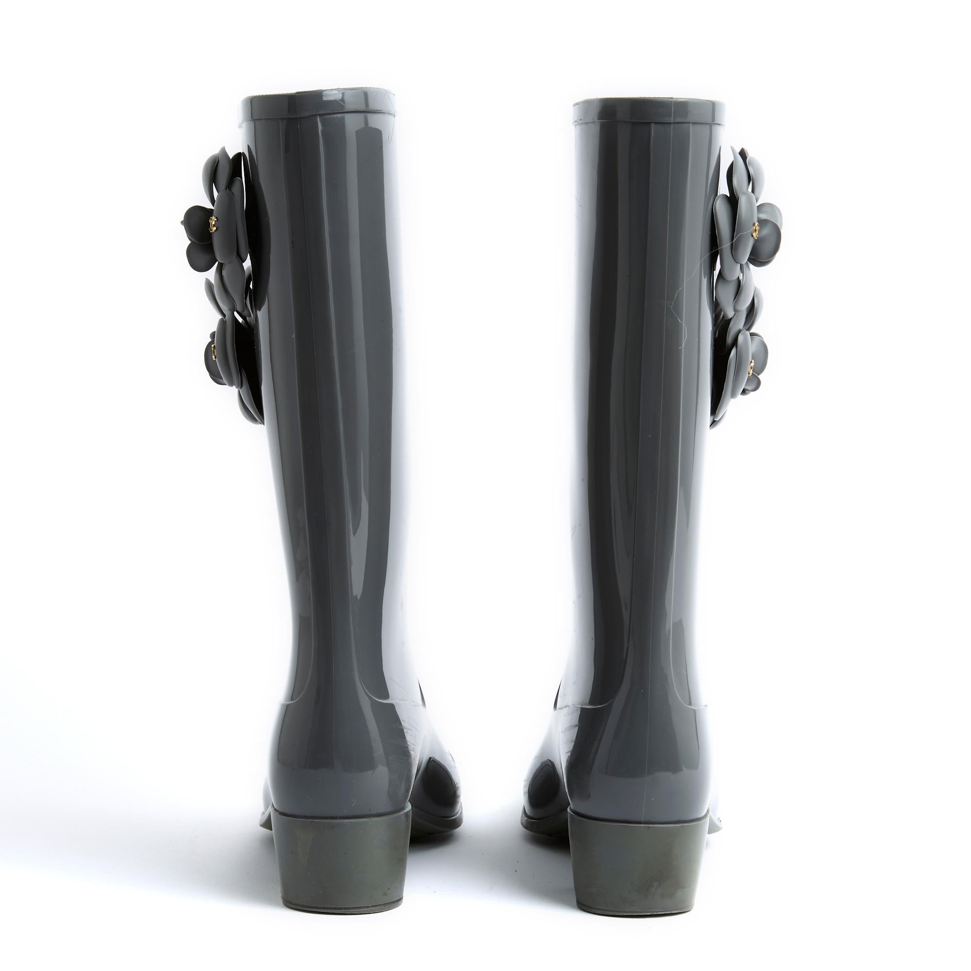 Chanel Bottes de pluie Camelia EU39 Grey Camelia Rain Boots UK6 US8.5 For Sale 1