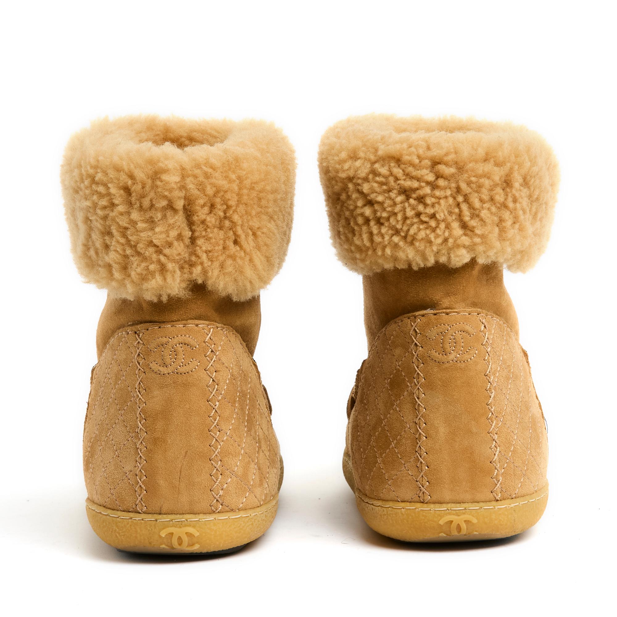 Chanel Bottines Coco Neige EU39 Foderato in Camoscio Classique Stivali a Catena UK6 US8.5 In condizioni ottime in vendita a PARIS, FR