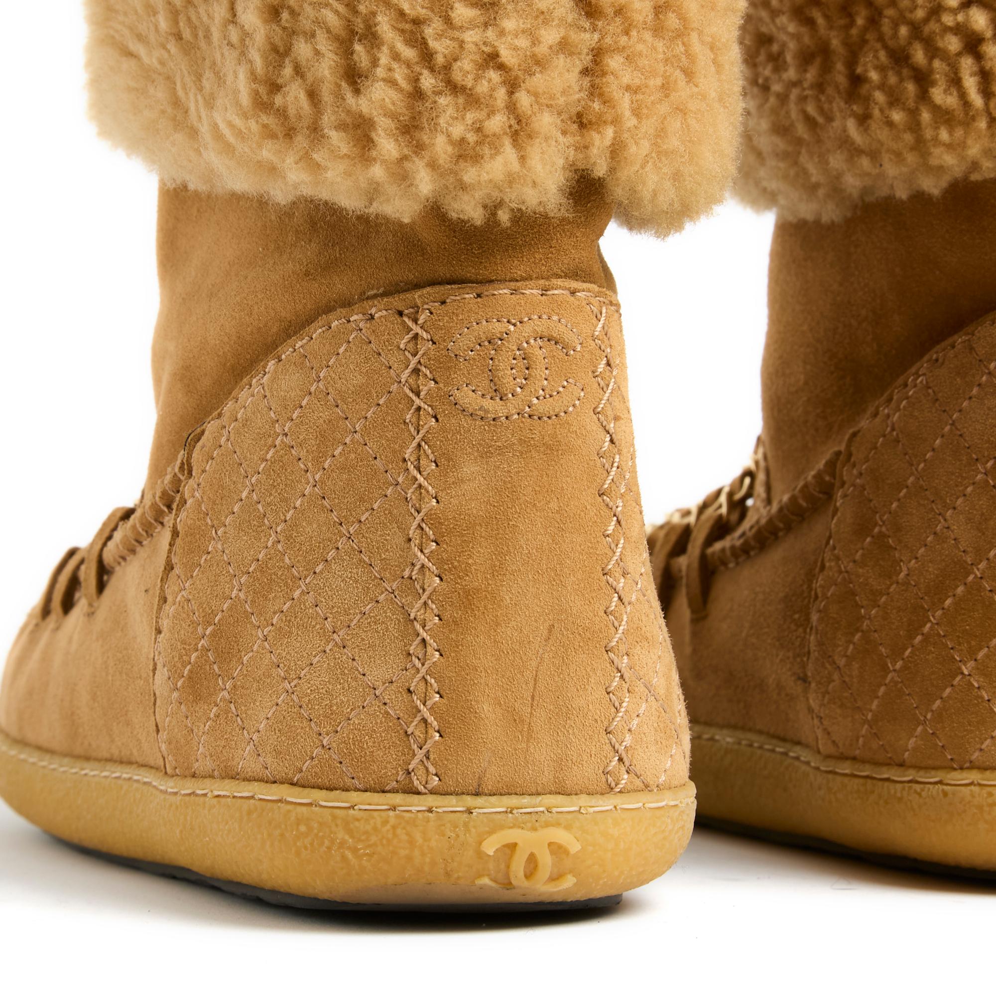 Donna Chanel Bottines Coco Neige EU39 Foderato in Camoscio Classique Stivali a Catena UK6 US8.5 in vendita