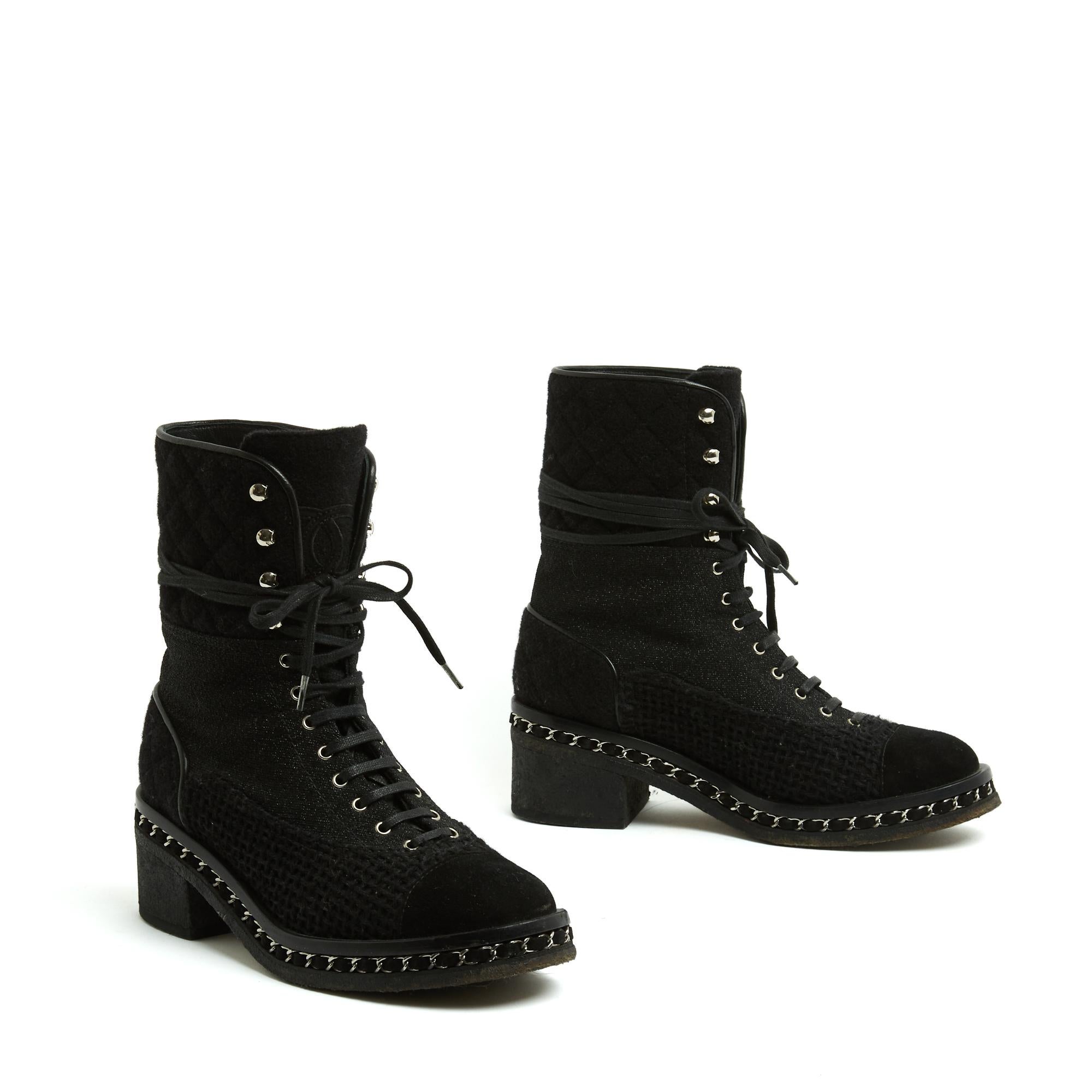 Chanel Bottines EU39 Black Wool Tweed and Chain Combat Shoes Boots UK6 US8.5 In Excellent Condition For Sale In PARIS, FR