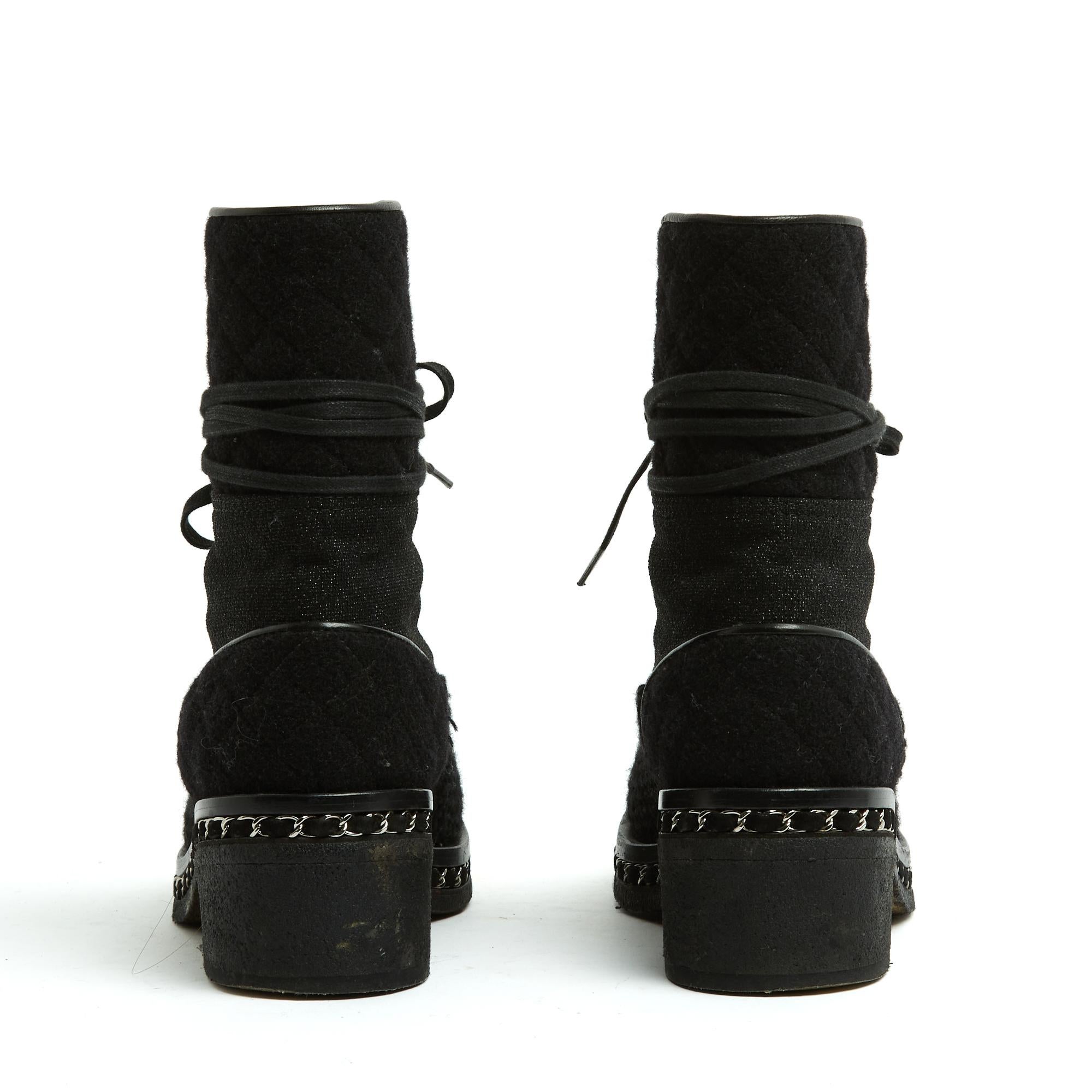 Women's Chanel Bottines EU39 Black Wool Tweed and Chain Combat Shoes Boots UK6 US8.5 For Sale