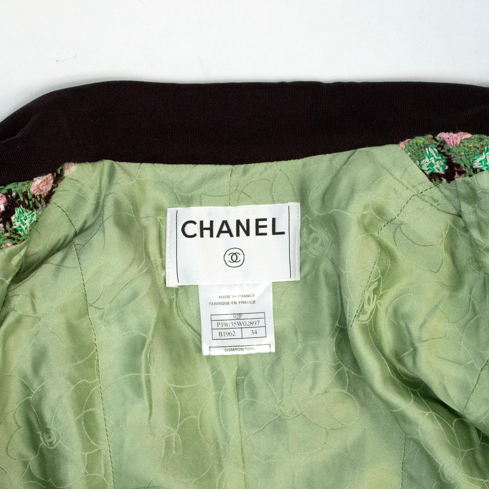 Black Chanel Boucle Green Jacket US 0-2 For Sale