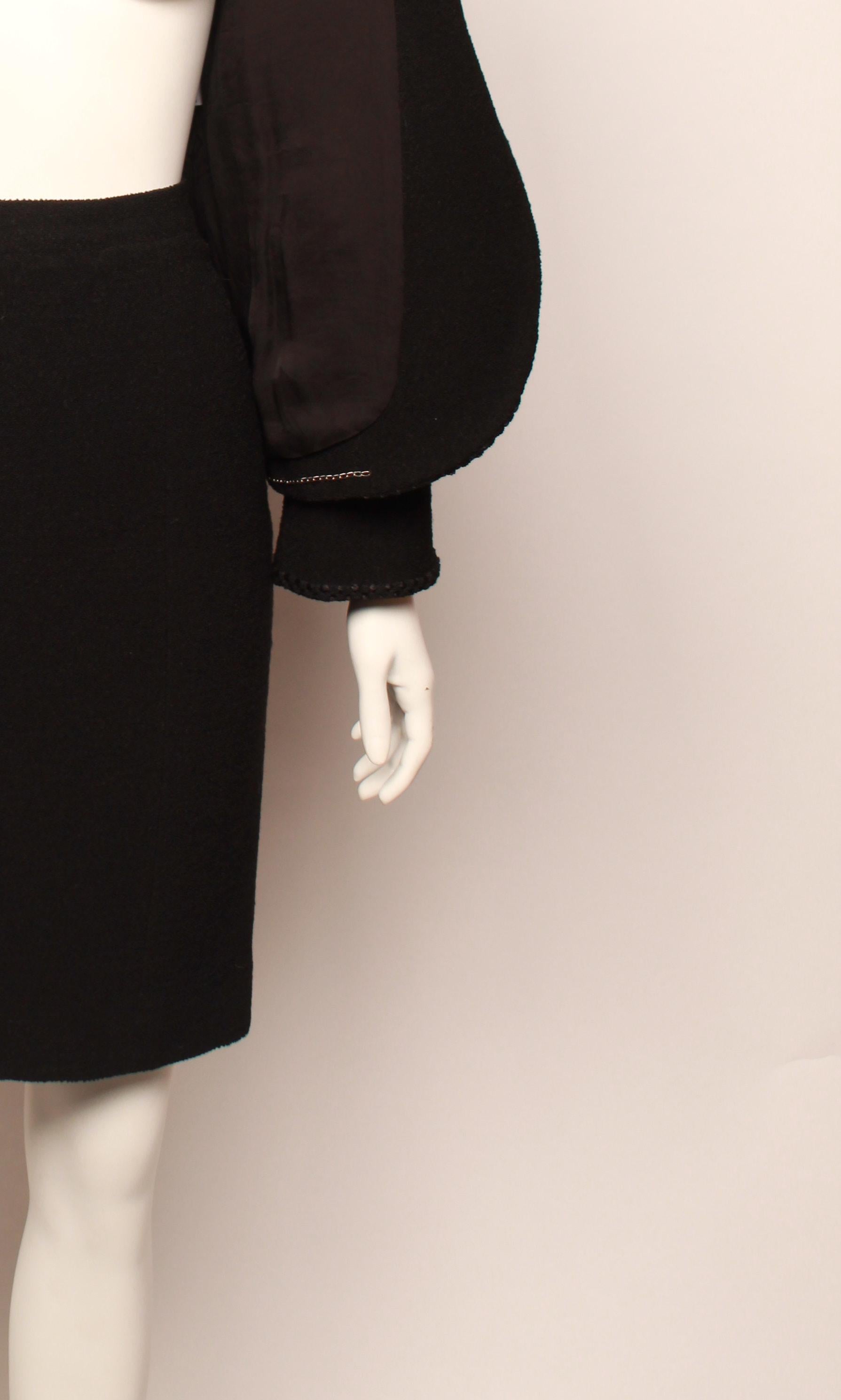 CHANEL Boucle' Skirt Suit Ensemble 2