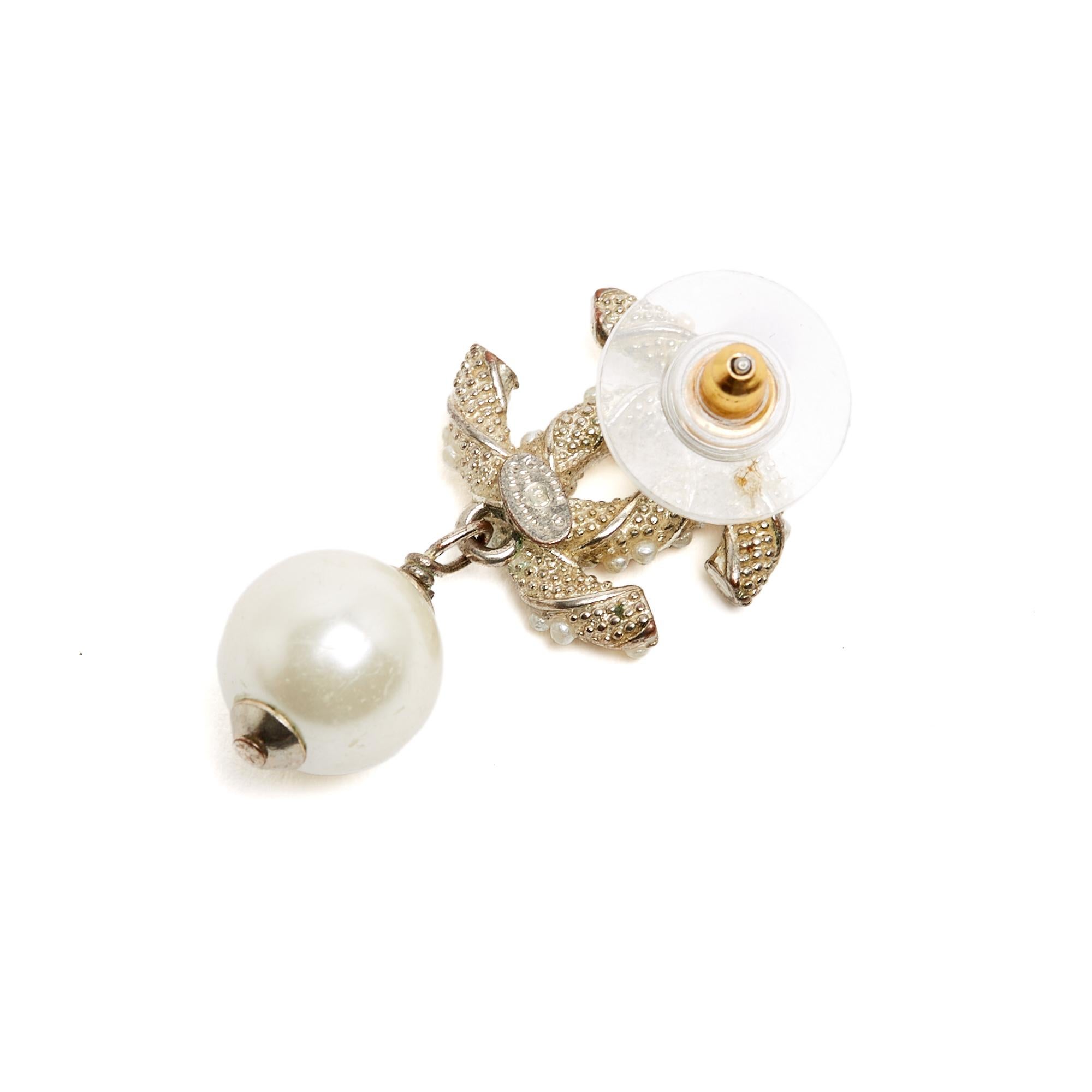 Chanel Boucles d'oreille Clous Golden CC crystal double row Earrings Studs en Bueno estado para la venta en PARIS, FR