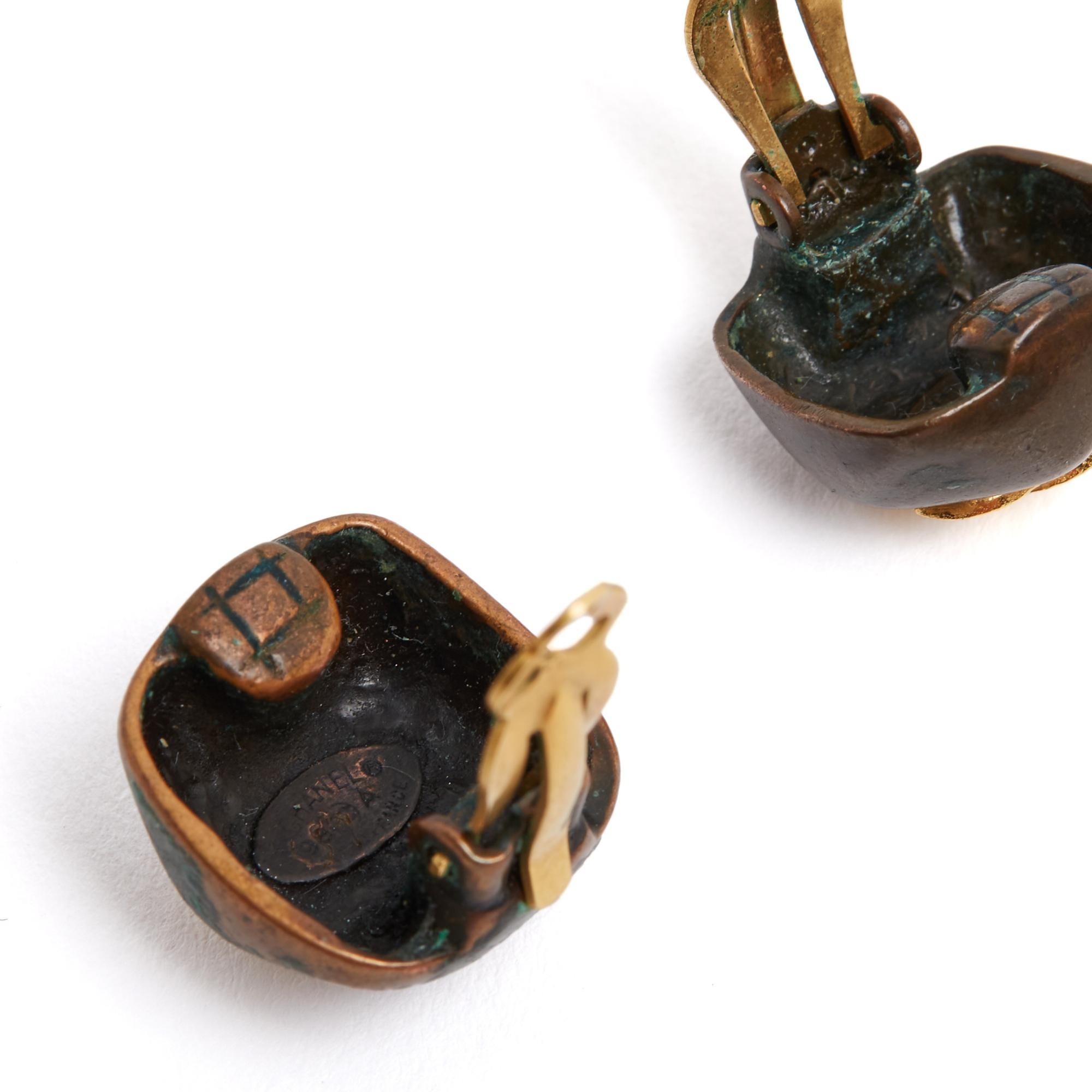 Donna Chanel Boucles d'oreilles Clips 1998 CC d'oro su rame Orecchini a clip in vendita