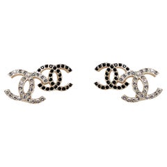 Chanel Boucles oreille Clous 2023 Light Gold Metall Double CC Ohrstecker