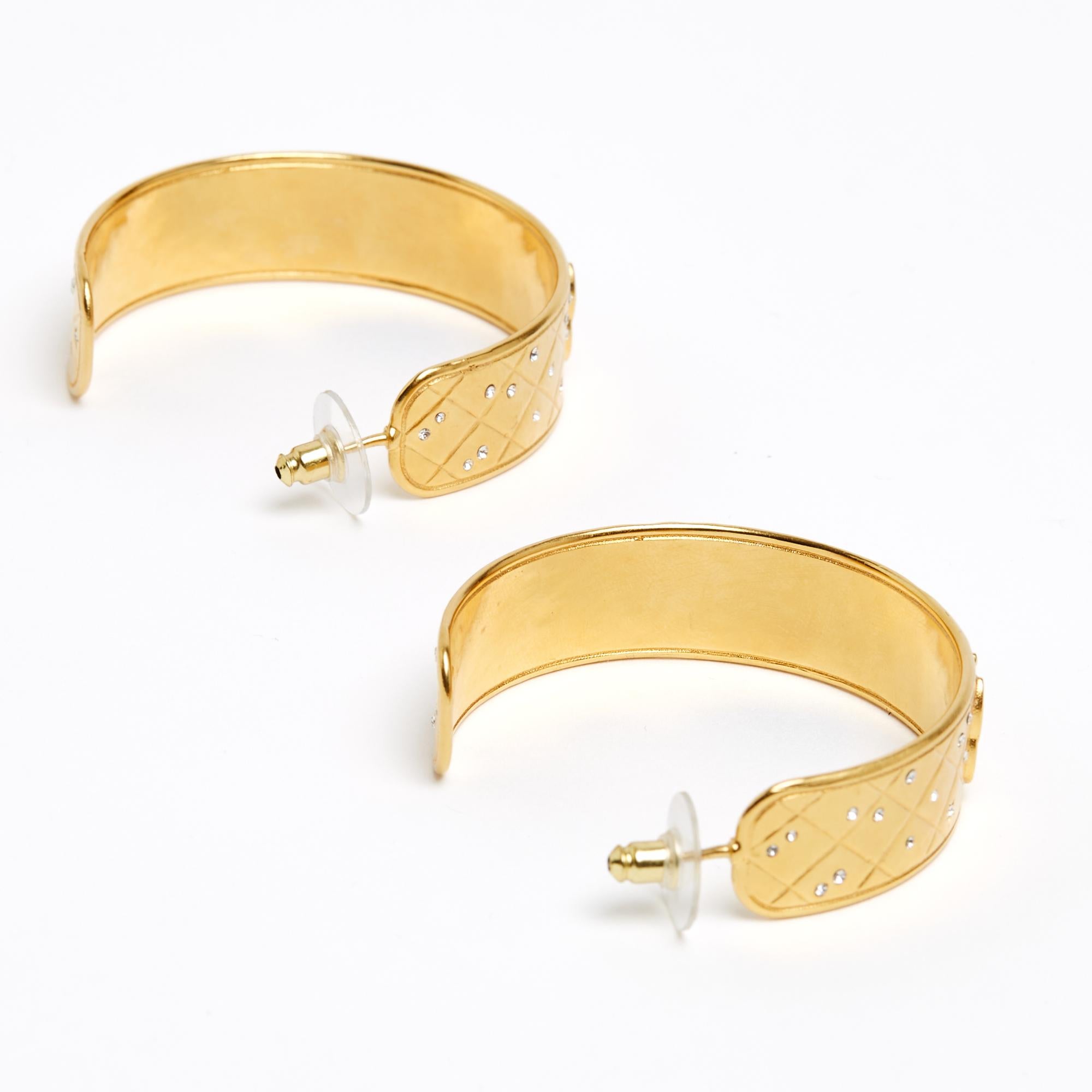 Women's or Men's Chanel Boucles Oreille Clous 2024 Quilted Golden Metal CC Earrings Hoops Studs For Sale