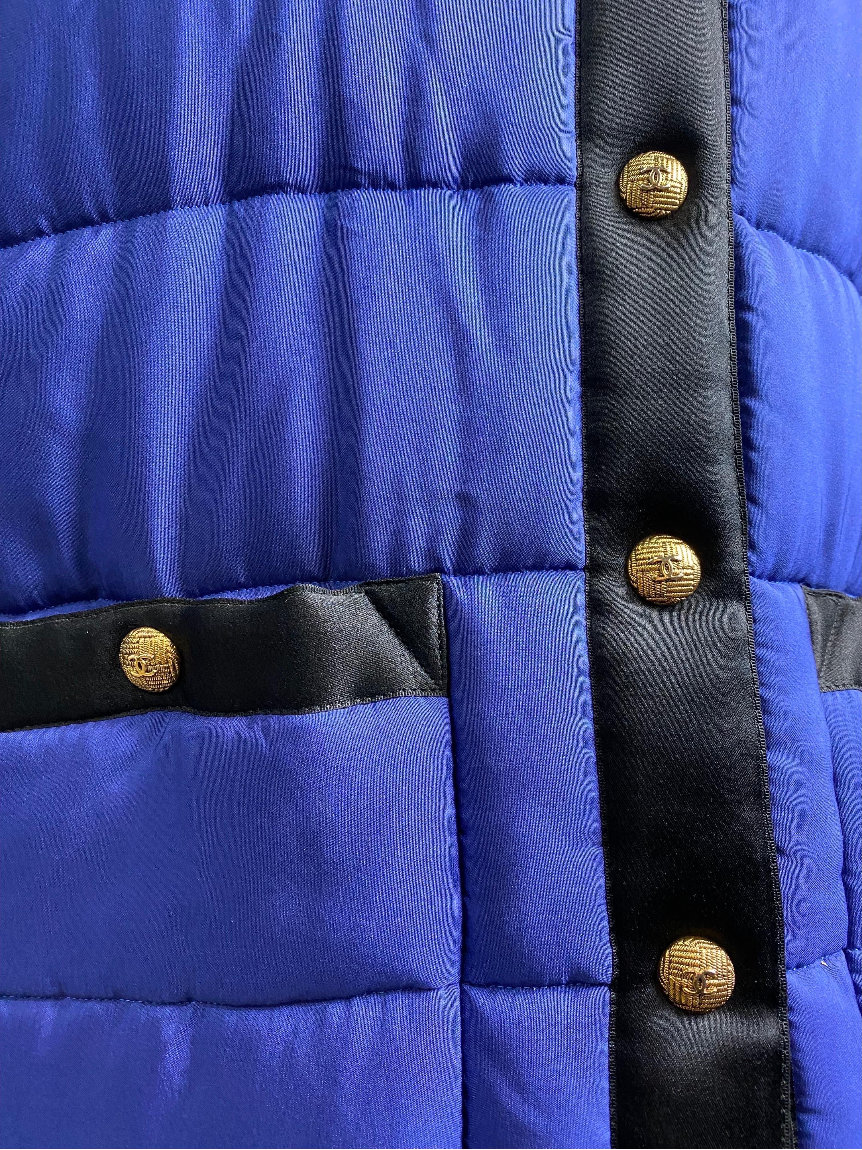 Women's or Men's Chanel Boutique 1990/91 vintage quilted electric blue bomber jacket For Sale