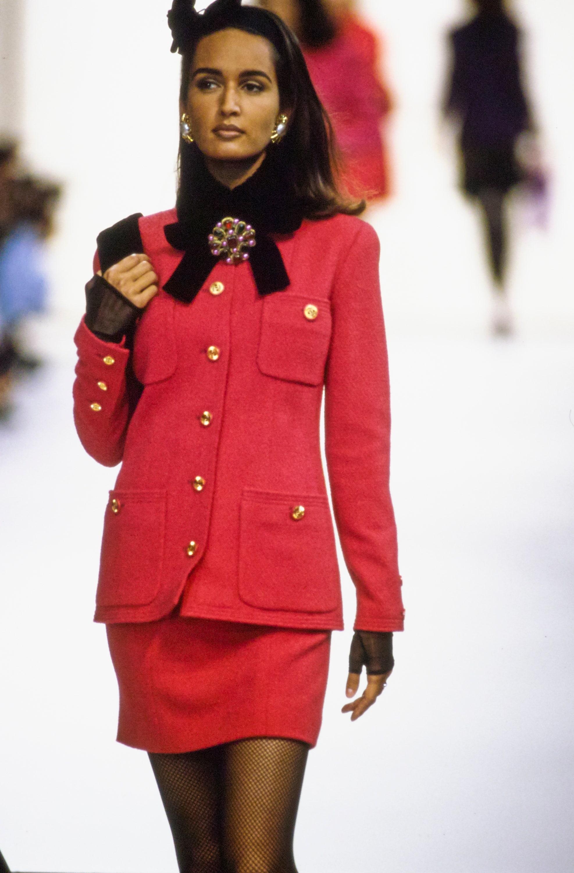 Chanel Boutique 1991 Ready to Wear Fuchsia Suit Ensemble   For Sale 9