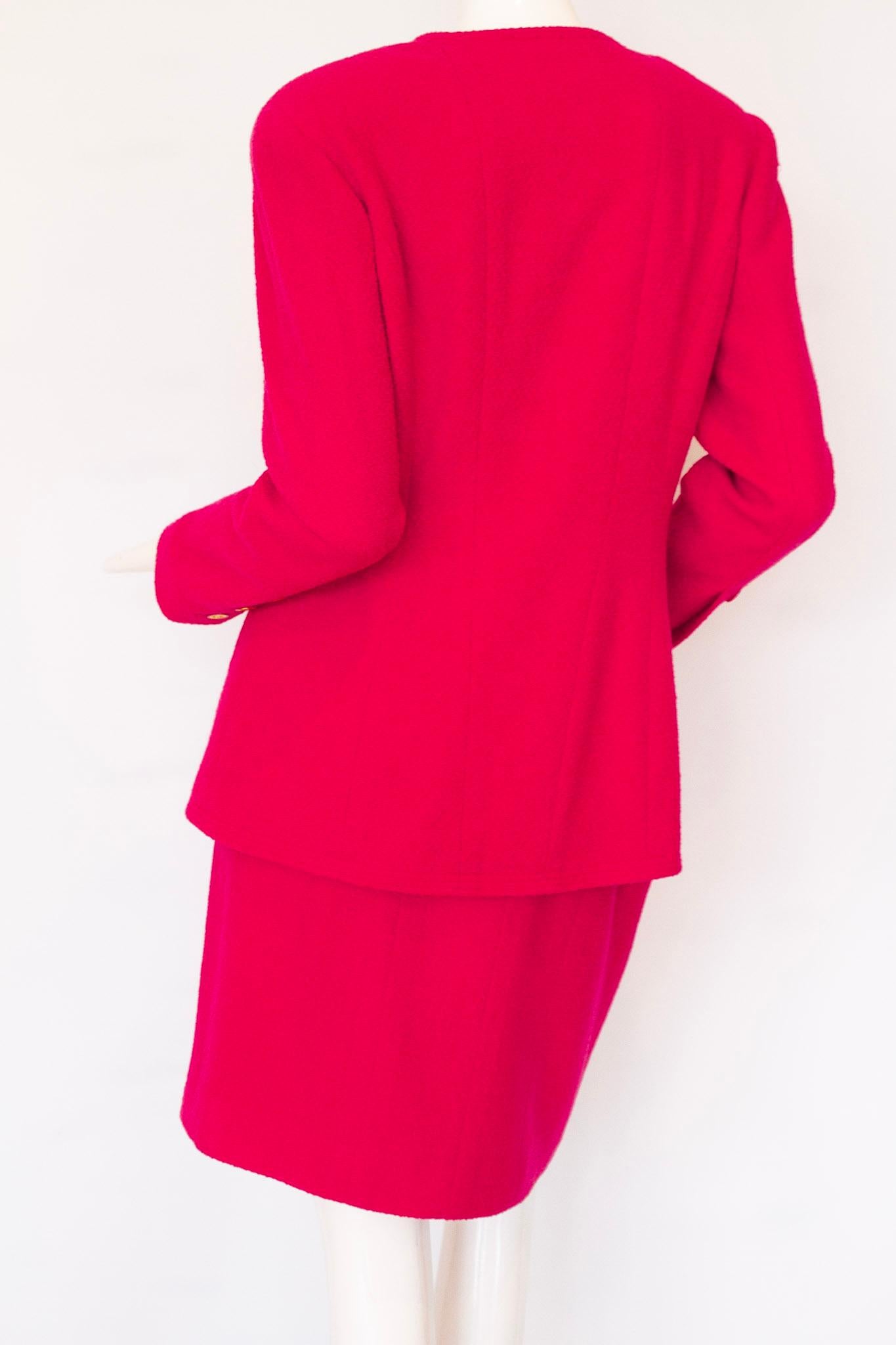 Chanel Boutique 1991 Ready to Wear Fuchsia Suit Ensemble   For Sale 2