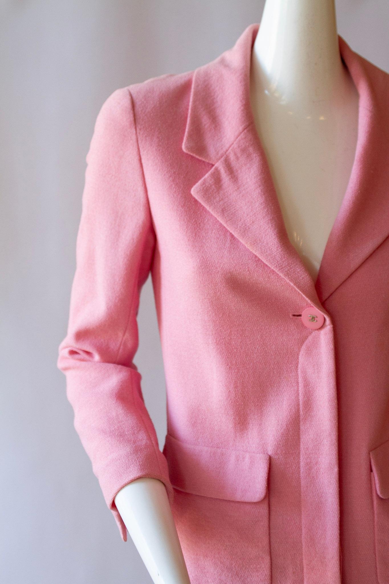 Chanel Boutique 1998 Cruise Collection Pink Blazer  In Excellent Condition For Sale In Kingston, NY