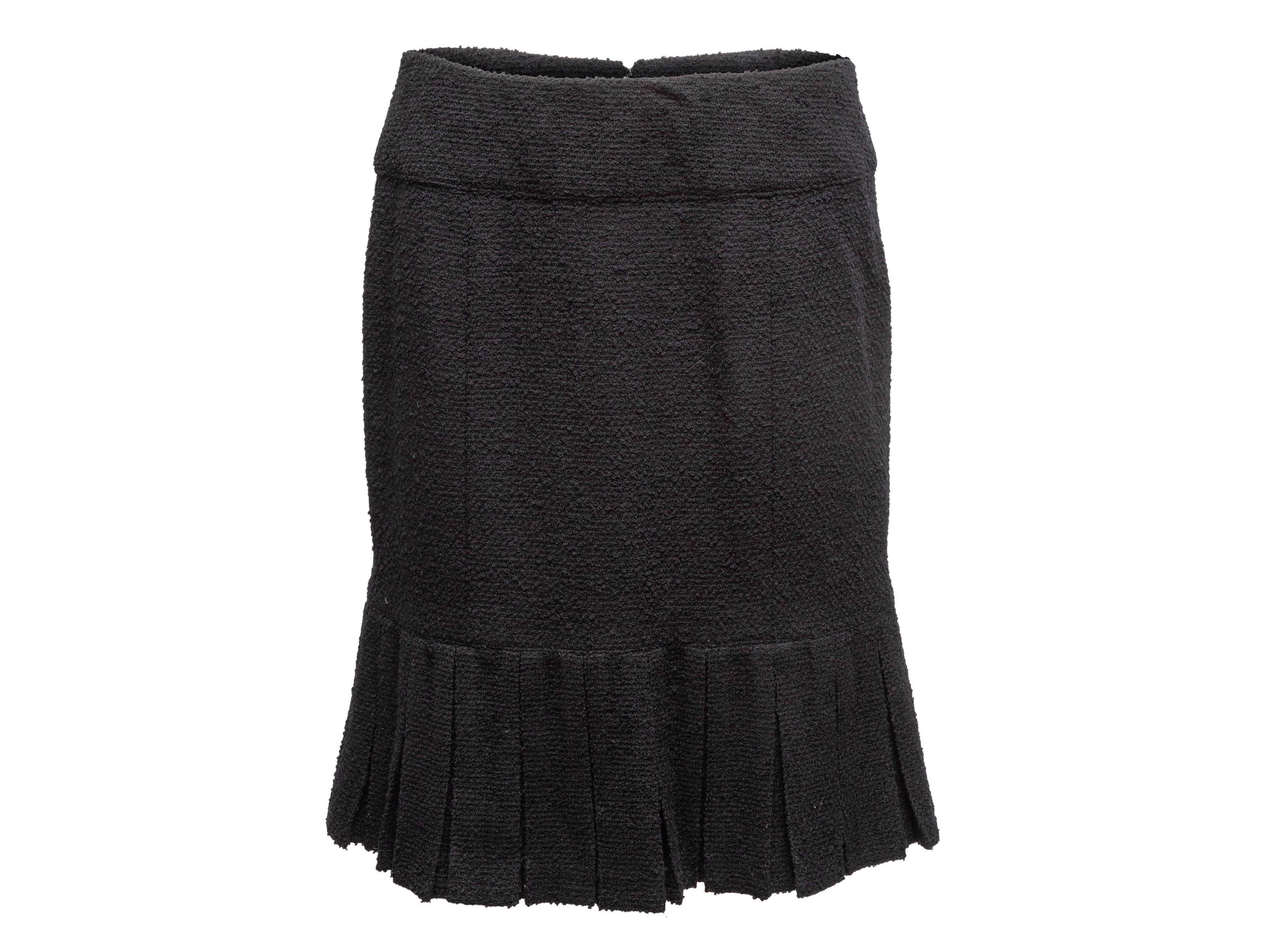 Chanel Boutique Black Fall 1997 Wool Pleated Skirt In Good Condition In New York, NY