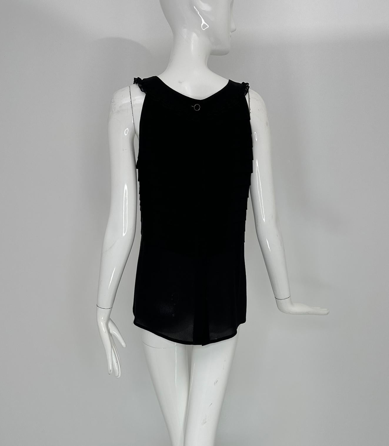 Chanel Boutique Nero Pizzo Pettorina Collo Fiocco Plissettato Top Senza Maniche Piccolo in vendita 3