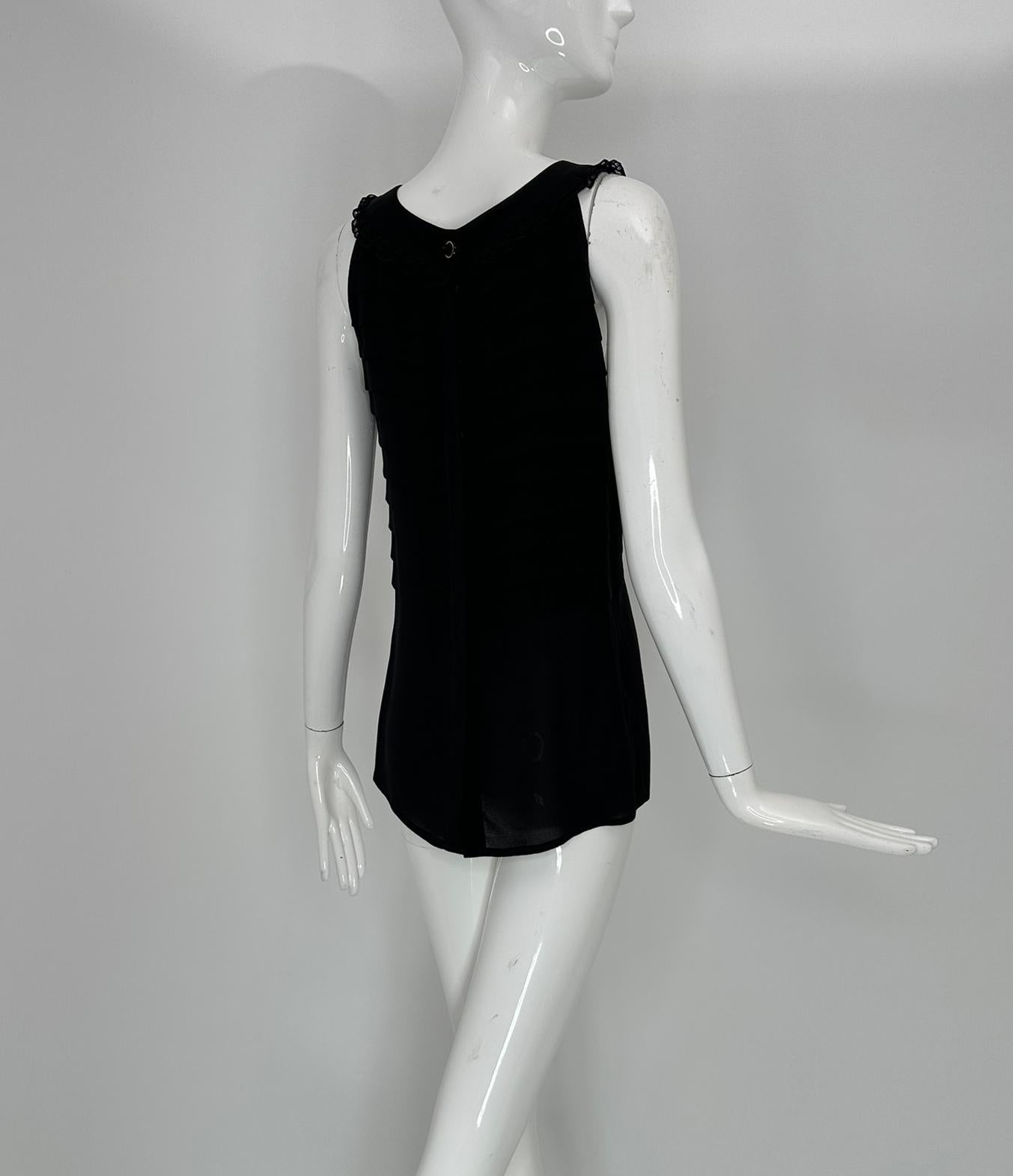 Chanel Boutique Nero Pizzo Pettorina Collo Fiocco Plissettato Top Senza Maniche Piccolo in vendita 4