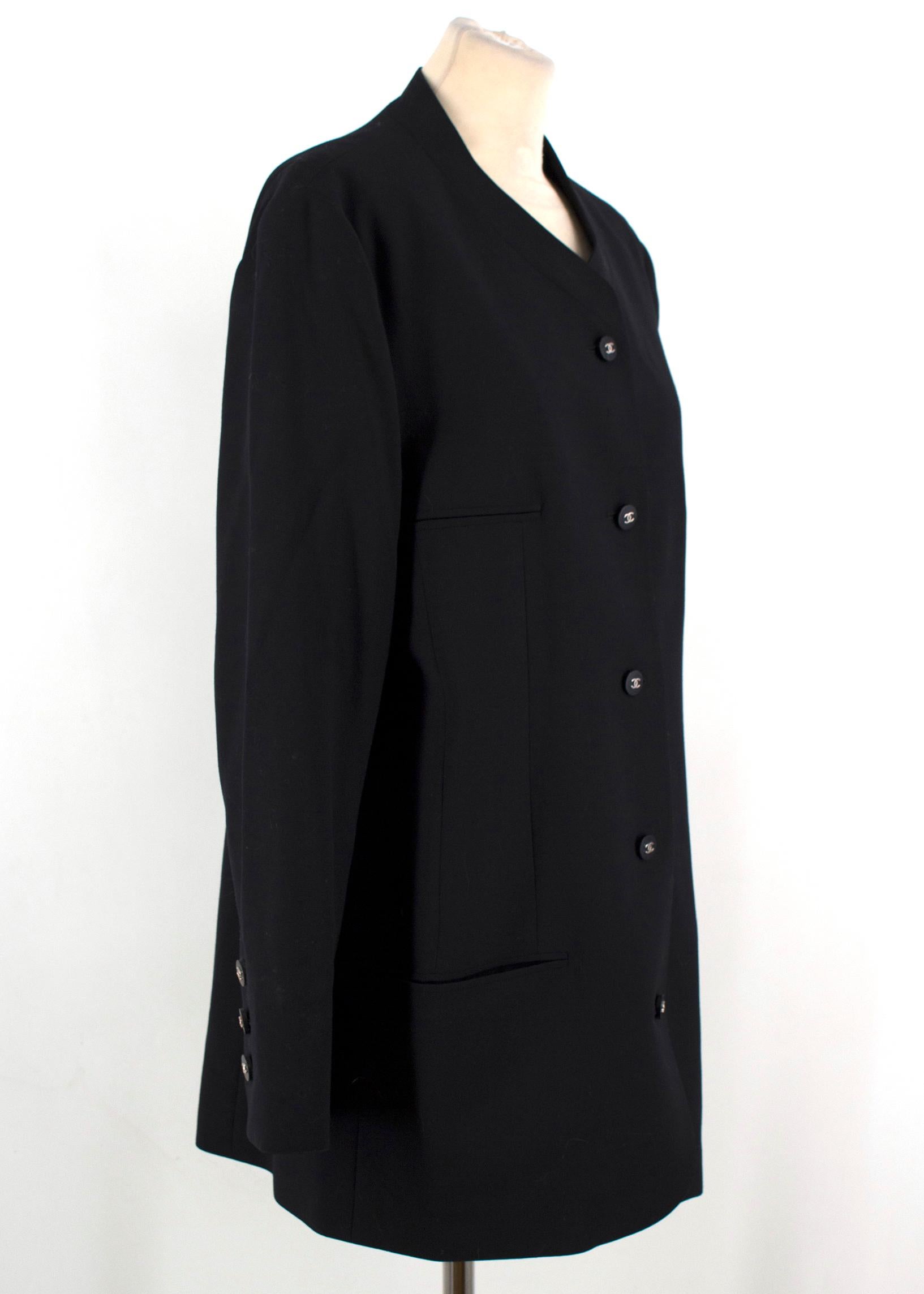 Chanel Boutique Black Lightweight Wool Blazer US size 12 In Good Condition In London, GB