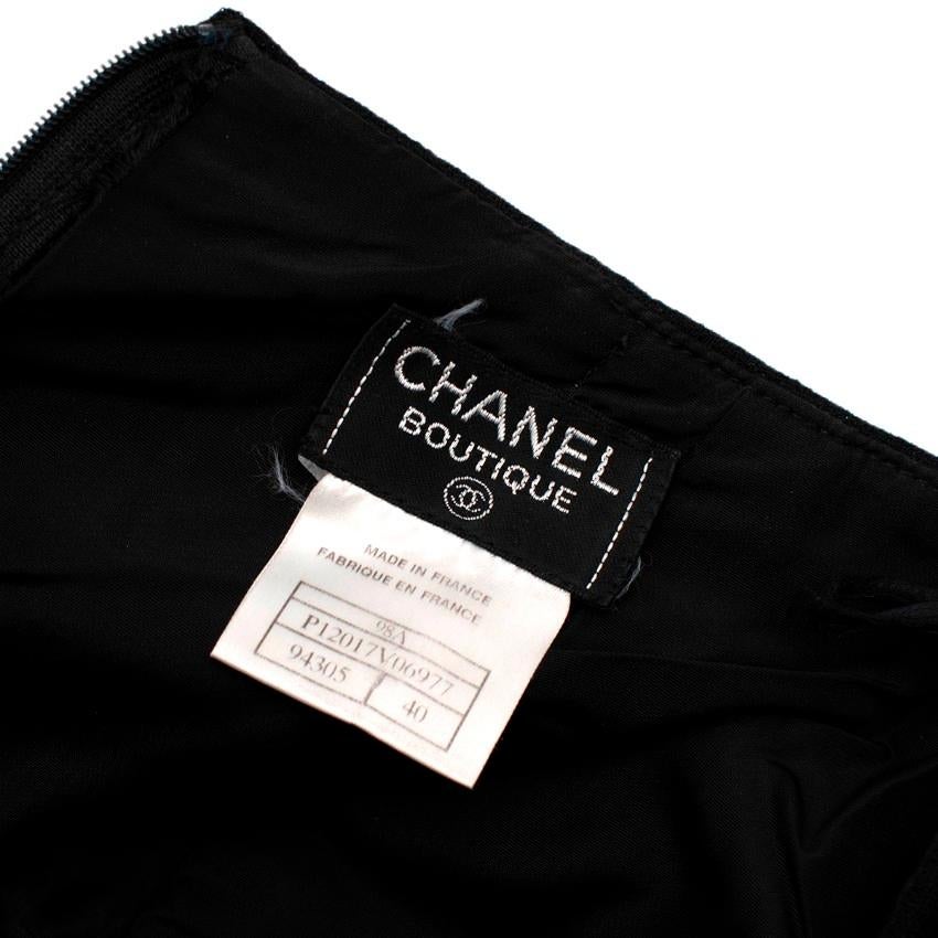 Chanel Boutique Black Wool Crepe Pencil Skirt FR 40, US 4-6 In Excellent Condition For Sale In London, GB