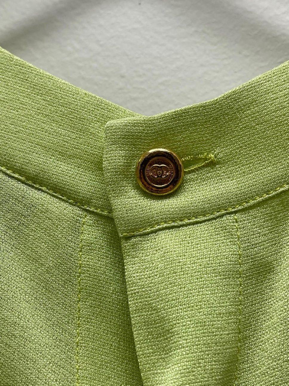 CHANEL BOUTIQUE Chartreuse Green Suit Signature Chanel 10