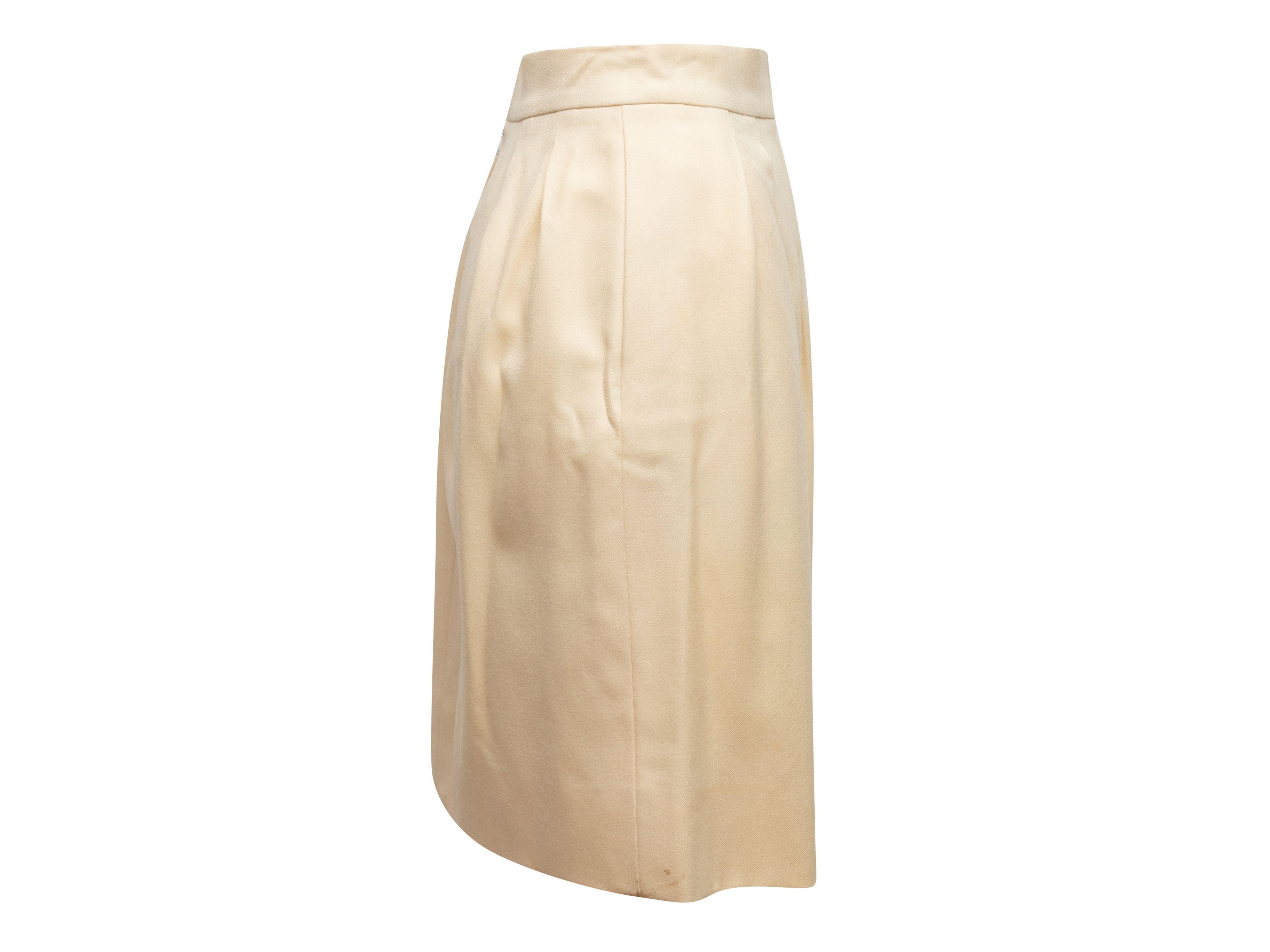 Chanel Boutique Cream Wool Knee-Length Skirt In Good Condition For Sale In New York, NY