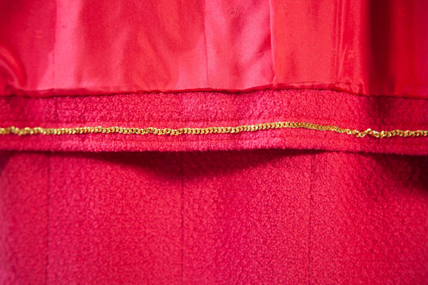 Chanel Boutique 1991 Ready to Wear Fuchsia Suit Ensemble   For Sale 4