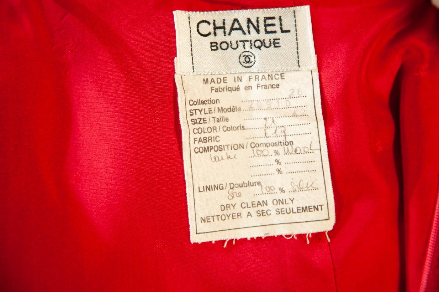 Chanel Boutique 1991 Ready to Wear Fuchsia Suit Ensemble   For Sale 8
