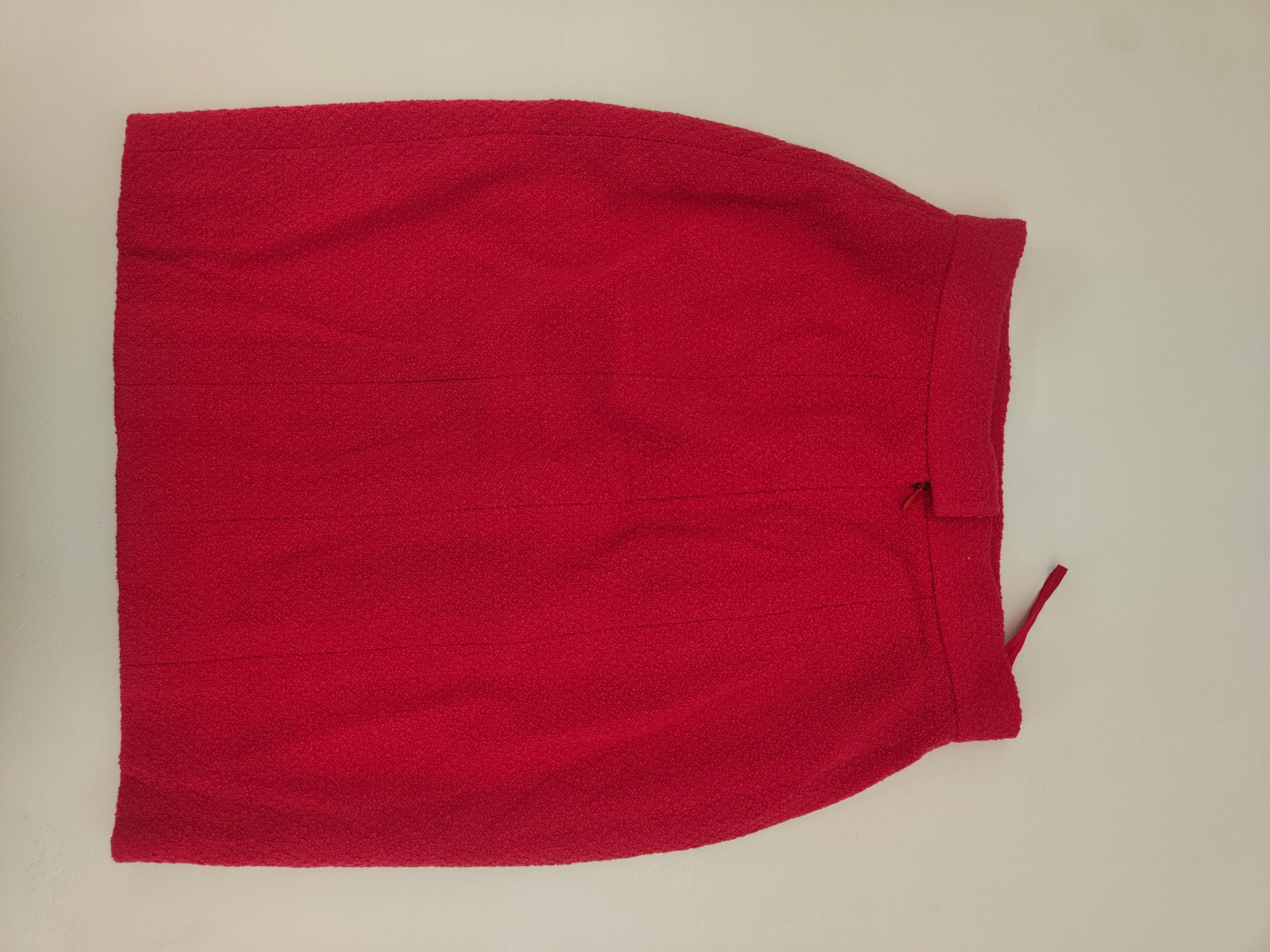 Red Chanel boutique fucsia wool tailleur skirt For Sale