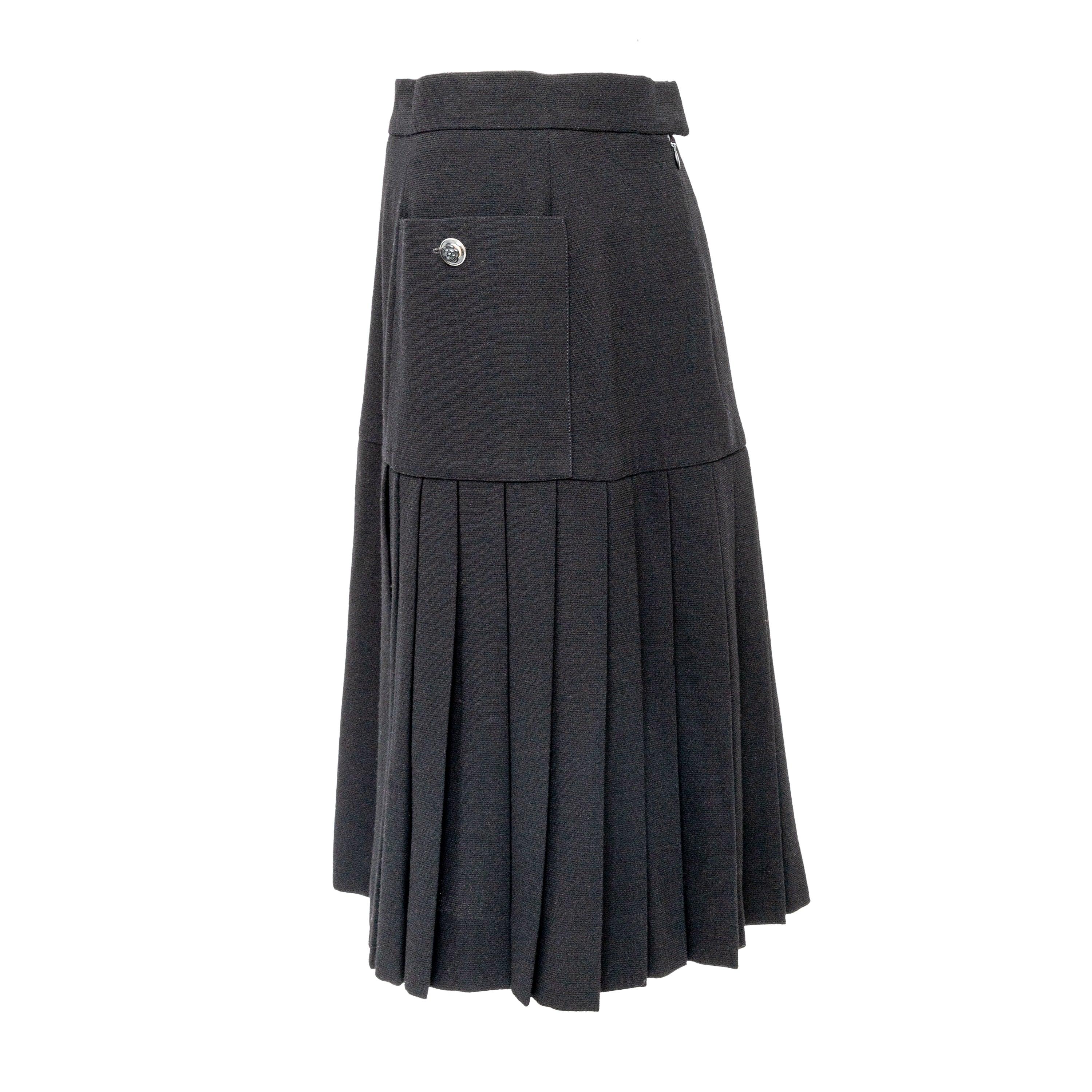 Black Chanel Boutique Pleated Skirt - '00s For Sale