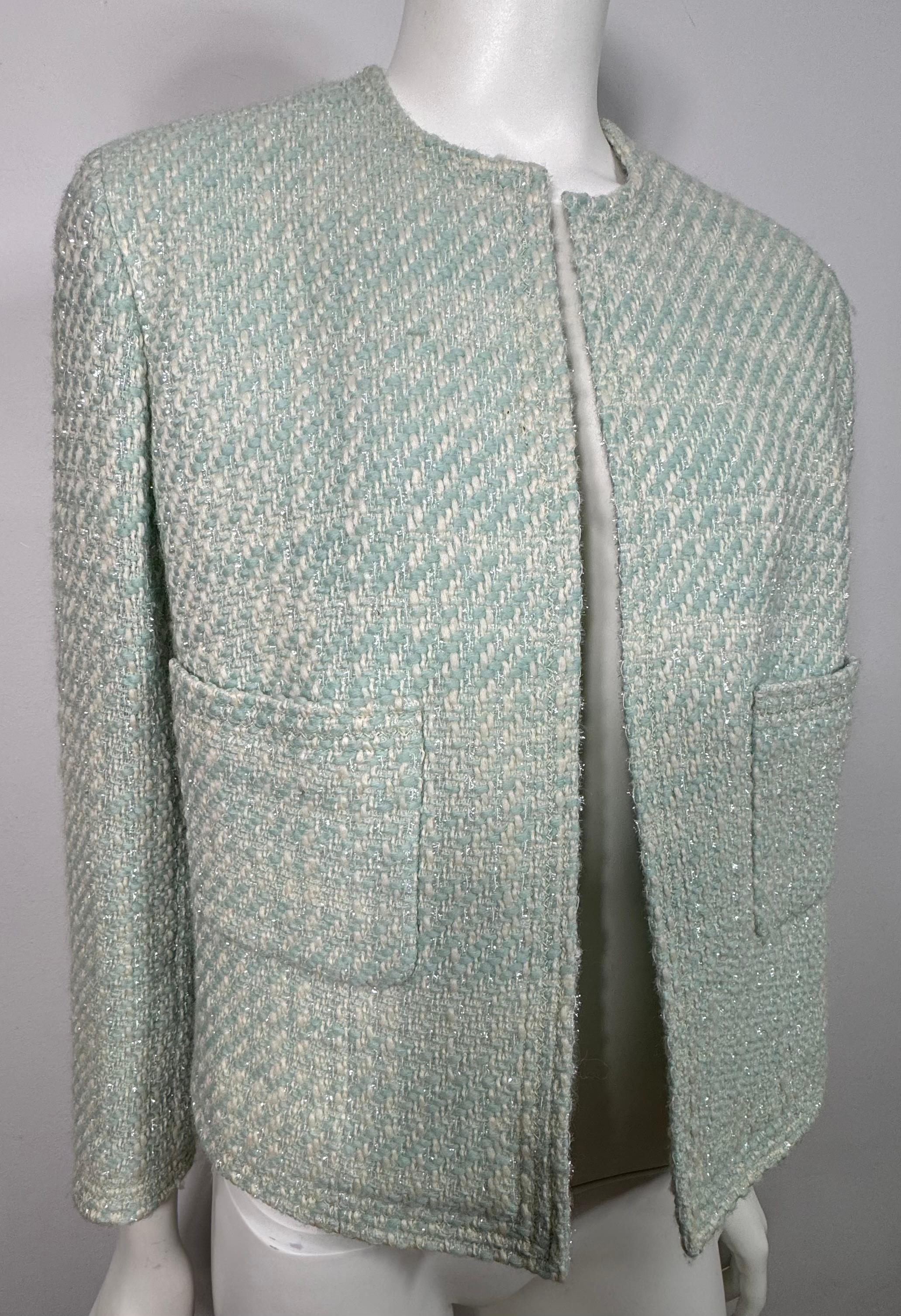 Chanel Boutique Runway Spring 1992 Ivory and Turq Tweed Jacket In Good Condition For Sale In West Palm Beach, FL