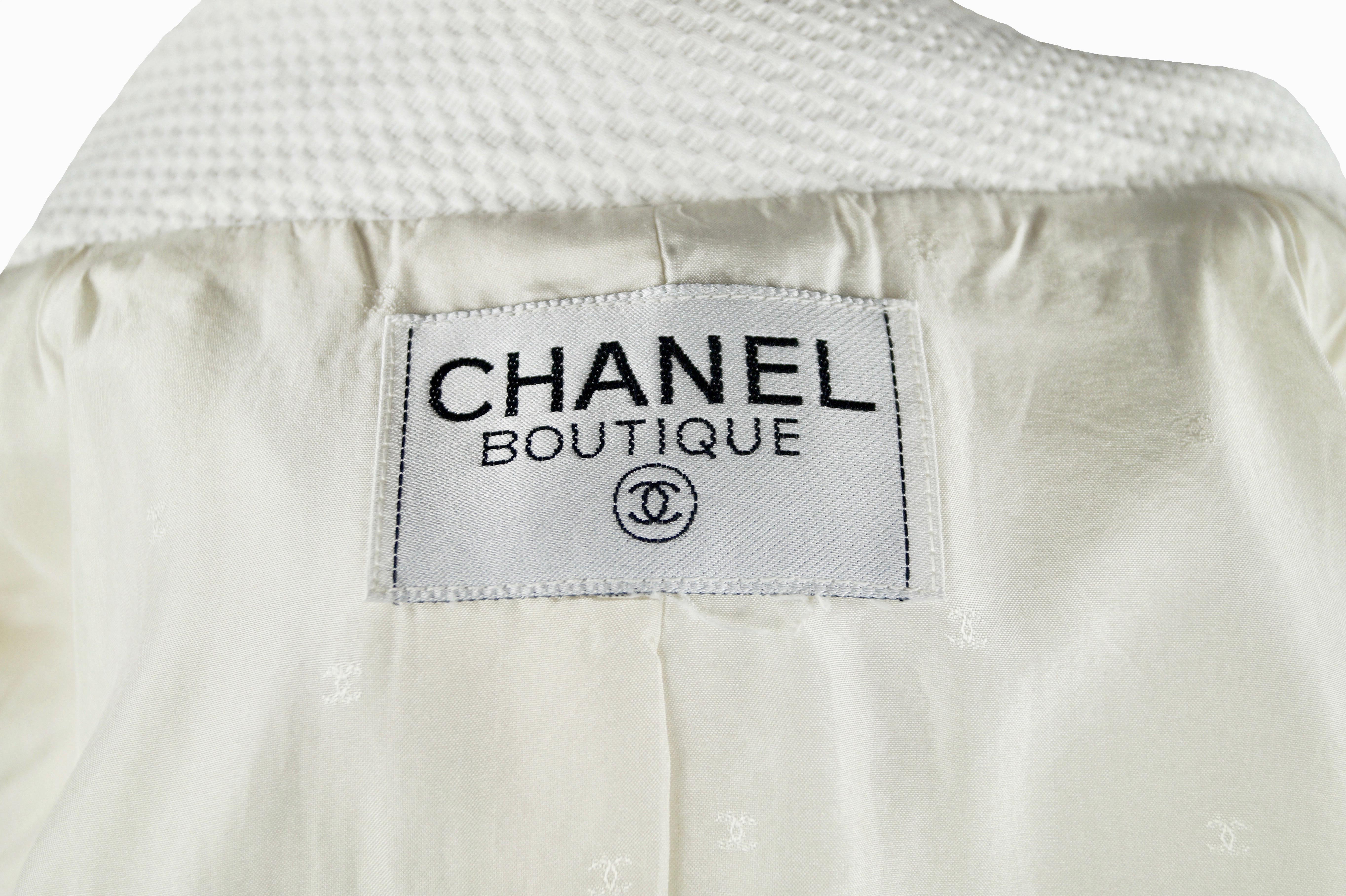 CHANEL boutique Suit white cotton jacket and skirt  late 80s For Sale 2