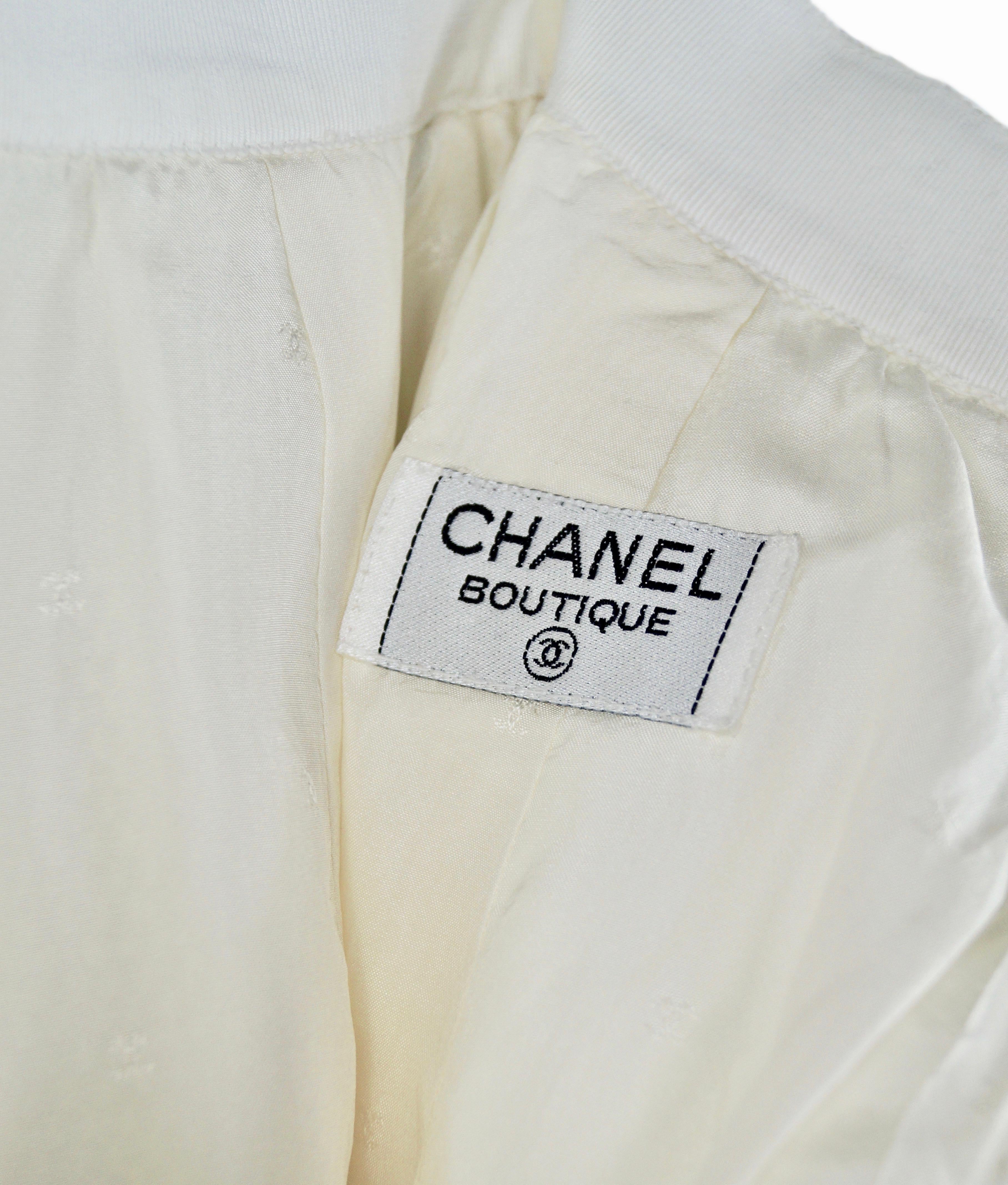 CHANEL boutique Suit white cotton jacket and skirt  late 80s For Sale 3