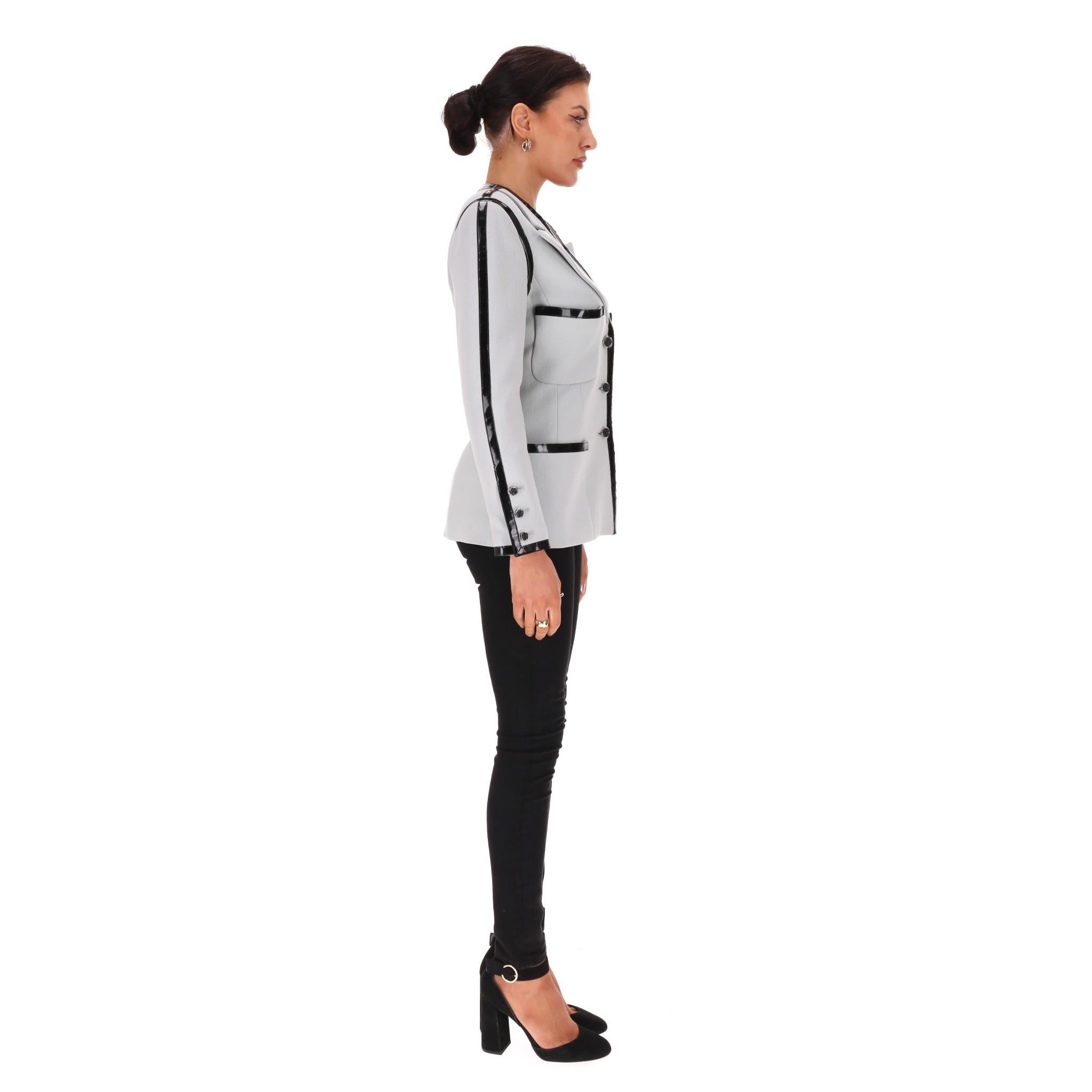 Gris Chanel Boutique Vintage Veste en laine avec bordure en cuir en vente
